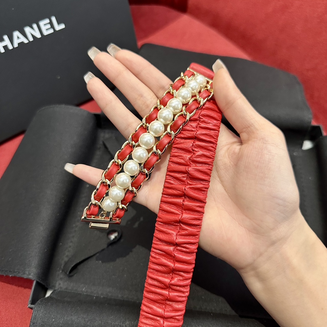 Chanel 代购级 香奈儿 特别的进口金属进口牛皮材质 质感打造 点缀是整体的别致亮点 又不失女人魅力