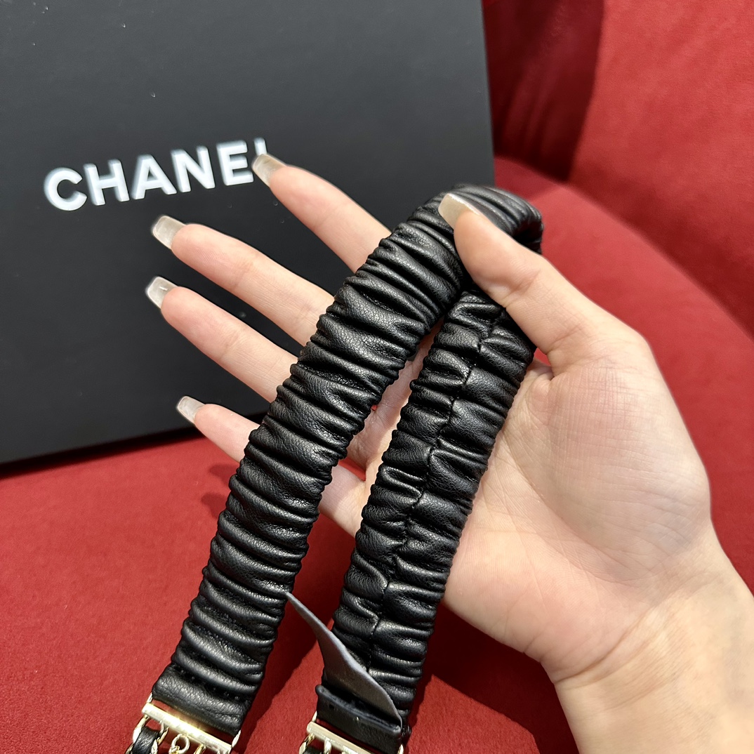 Chanel 代购级 香奈儿 特别的进口金属进口牛皮材质 质感打造 点缀是整体的别致亮点 又不失女人魅力