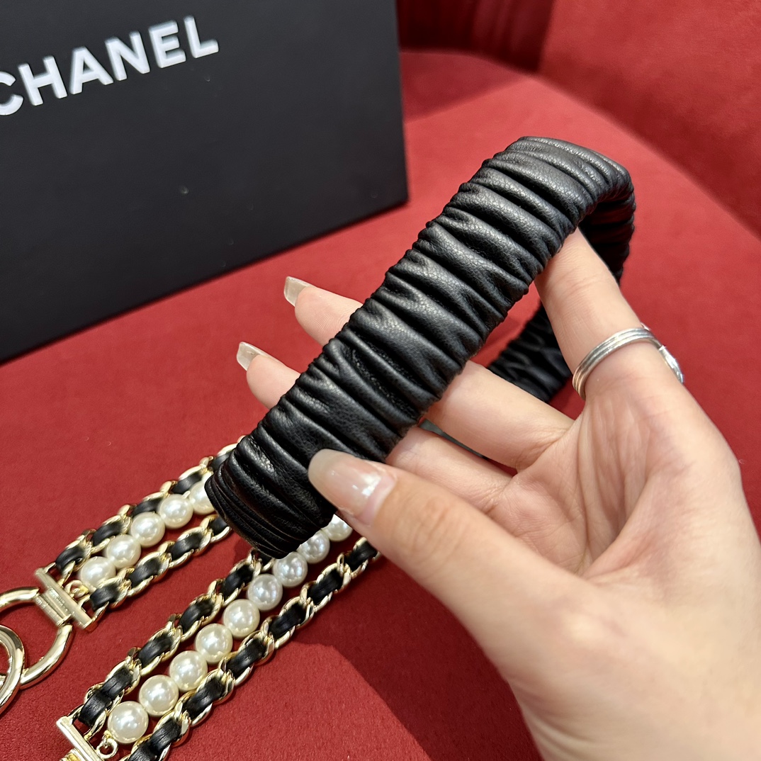 Chanel 代购级 香奈儿 特别的进口金属进口牛皮材质 质感打造 点缀是整体的别致亮点 又不失女人魅力
