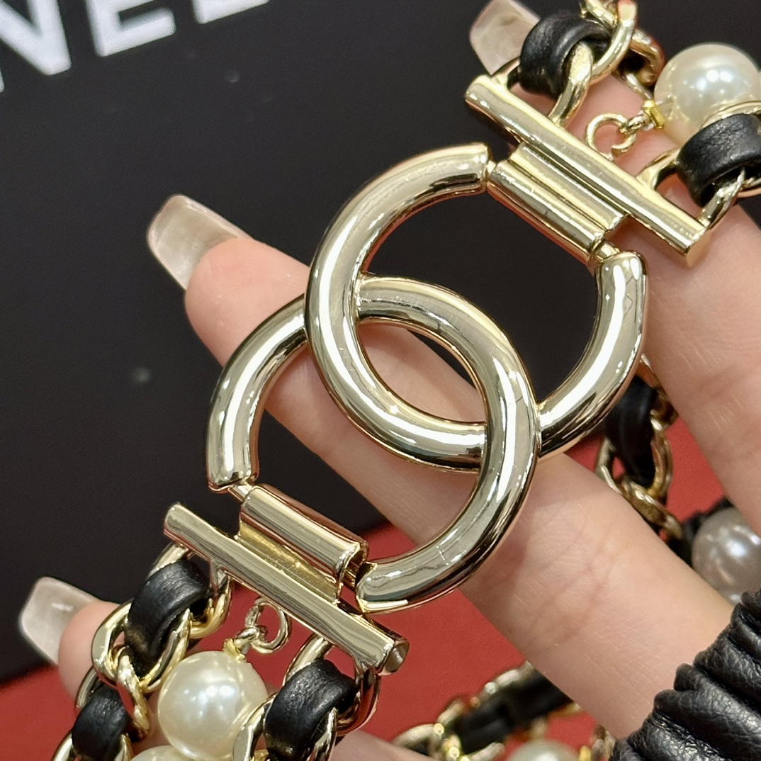 Chanel 代购级 香奈儿 特别的进口金属进口牛皮材质 质感打造 点缀是整体的别致亮点 又不失女人魅力