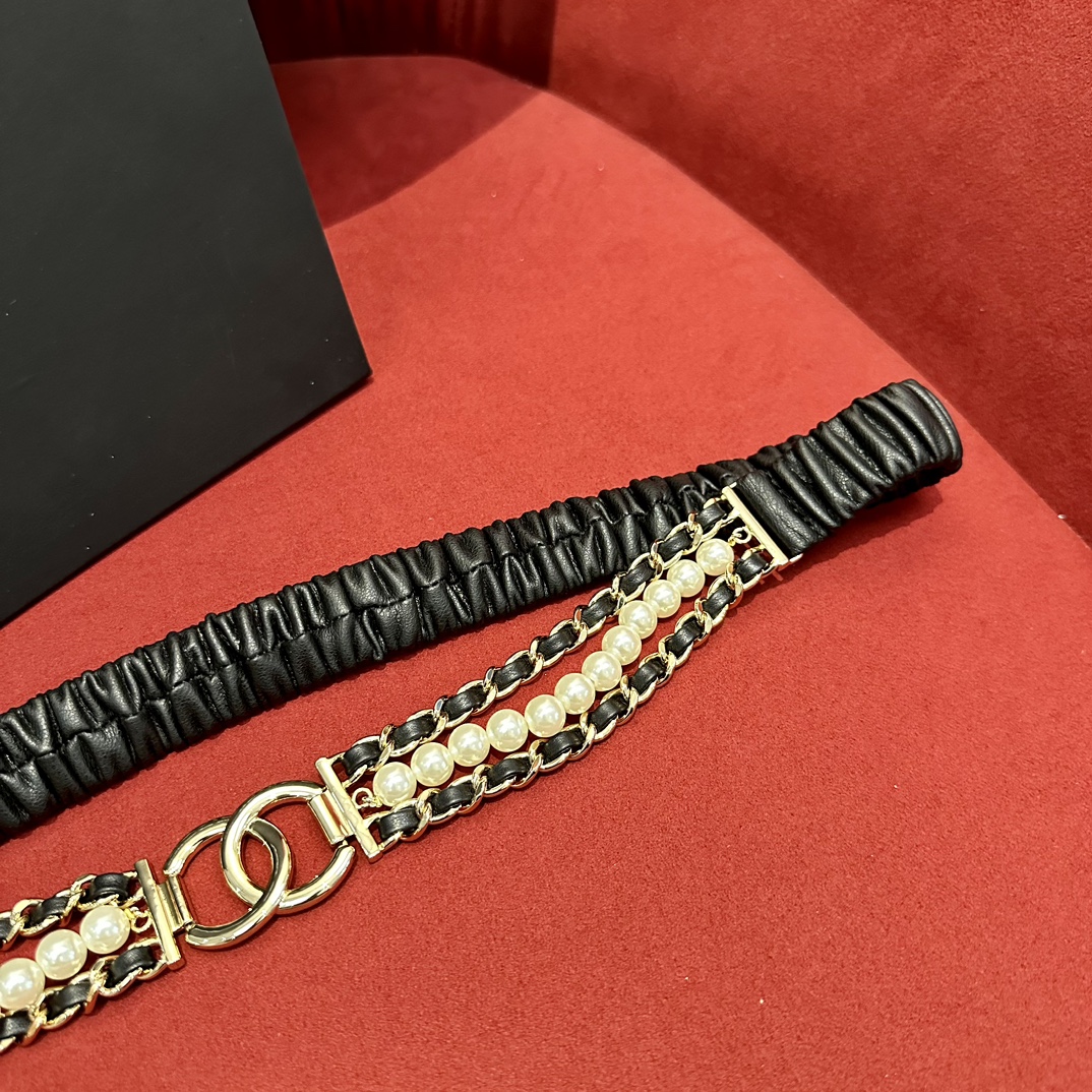 Chanel 代购级 香奈儿 特别的进口金属进口牛皮材质 质感打造 点缀是整体的别致亮点 又不失女人魅力