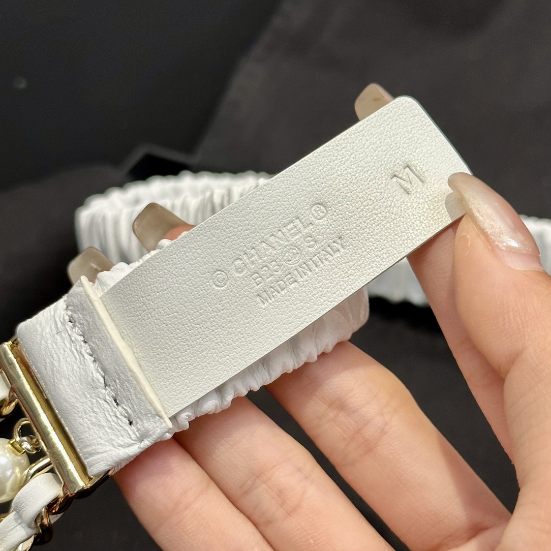 Chanel 代购级 香奈儿 特别的进口金属进口牛皮材质 质感打造 点缀是整体的别致亮点 又不失女人魅力