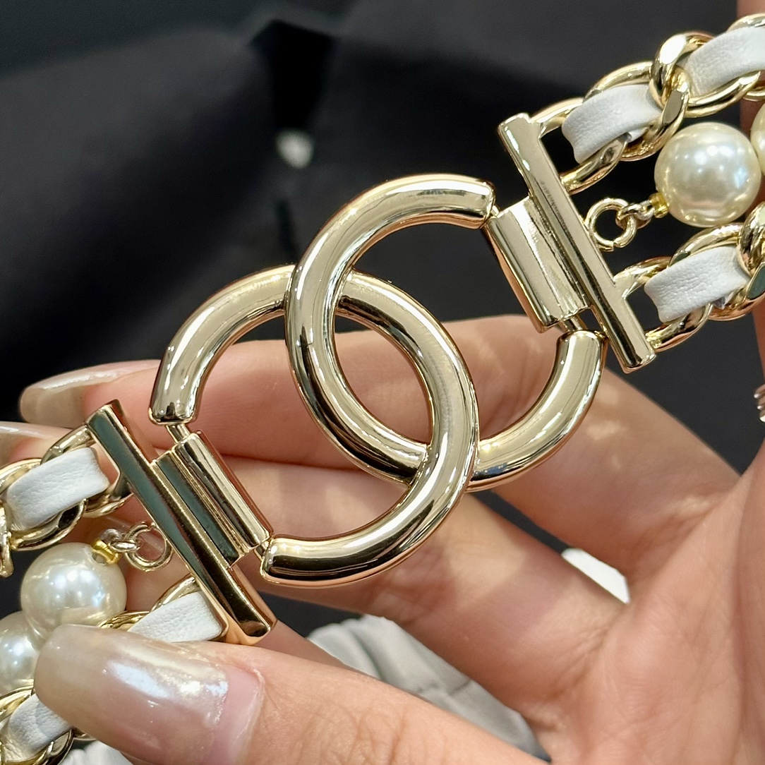 Chanel 代购级 香奈儿 特别的进口金属进口牛皮材质 质感打造 点缀是整体的别致亮点 又不失女人魅力