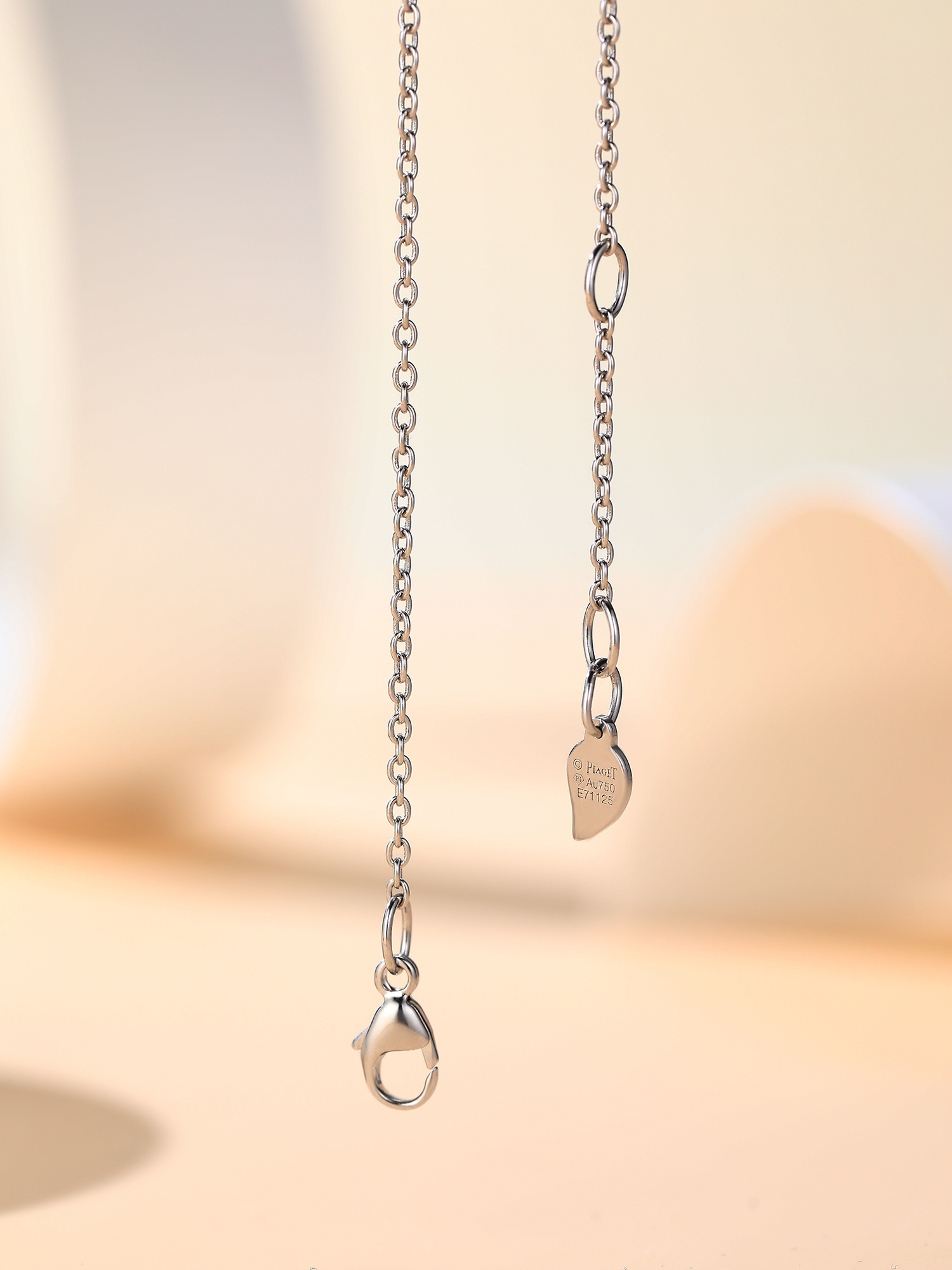 Luxurious Diamond Rose Necklace: Count Rose’s Romantic Story in Silver Jewelry - 图片 8