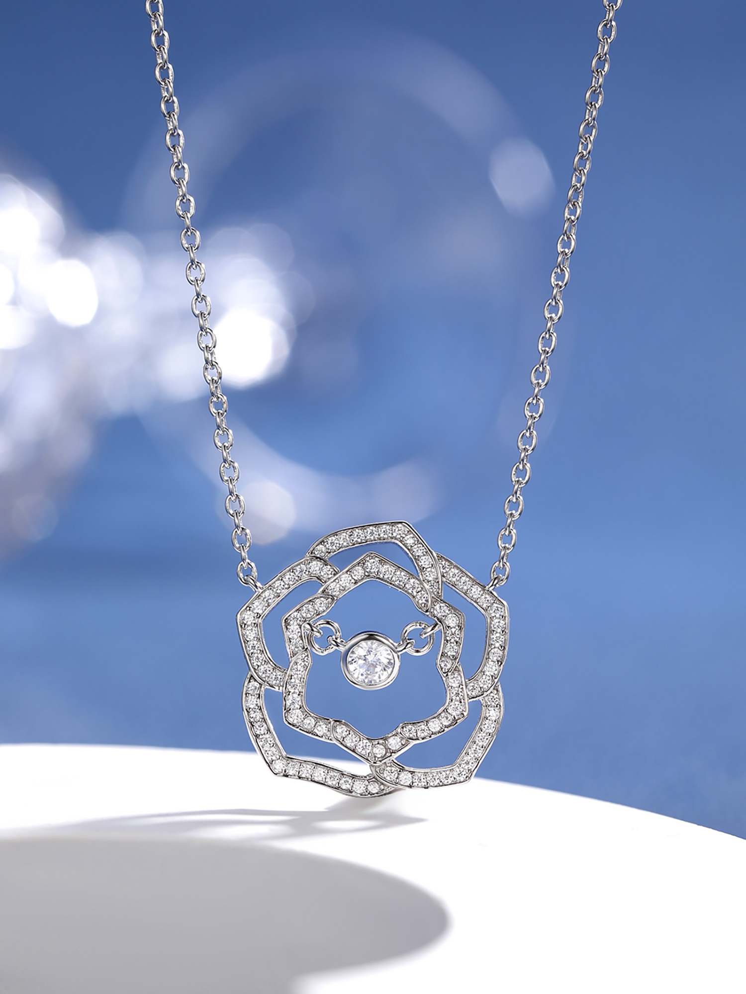 Luxurious Diamond Rose Necklace: Count Rose’s Romantic Story in Silver Jewelry