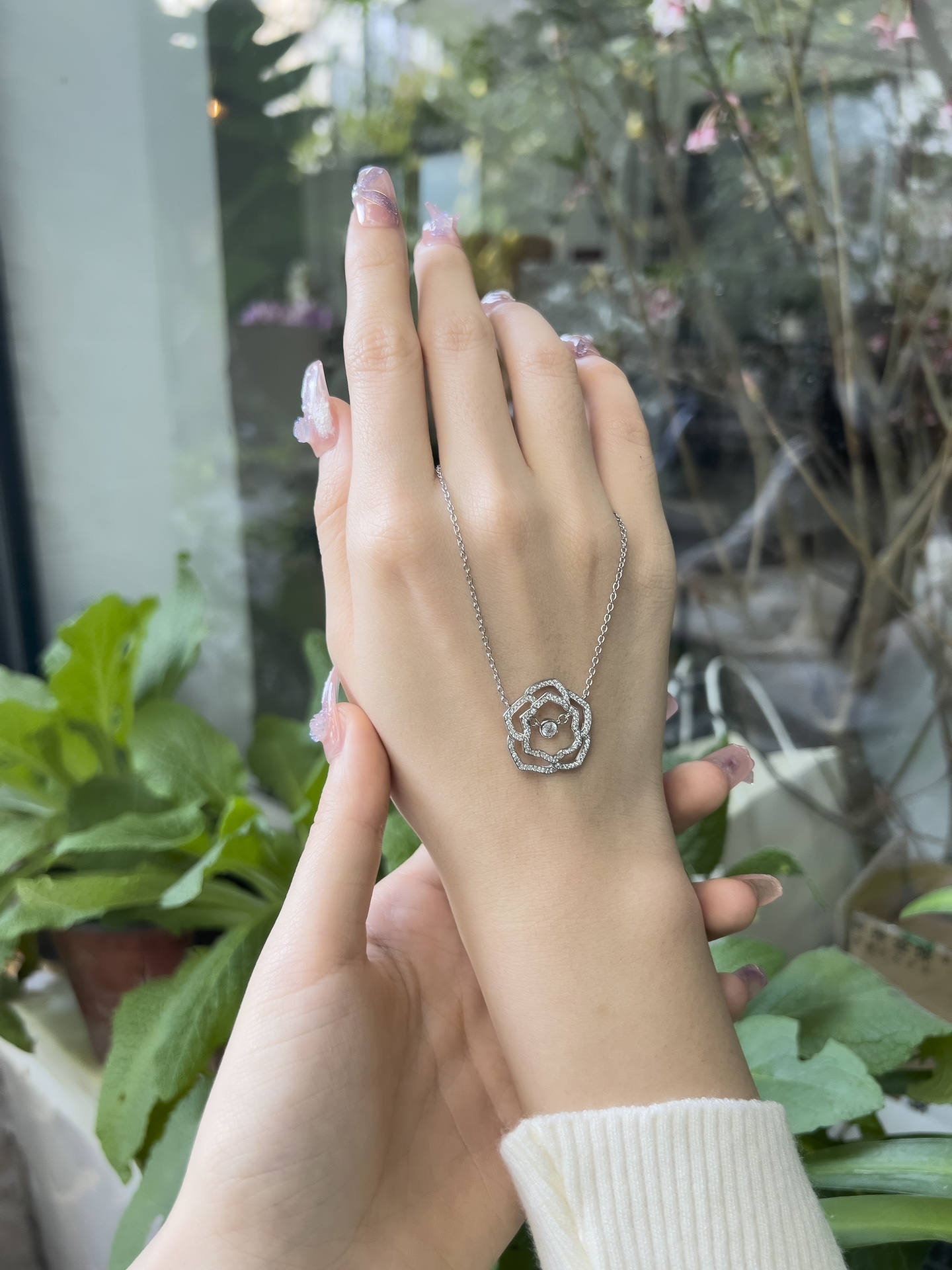 Luxurious Diamond Rose Necklace: Count Rose’s Romantic Story in Silver Jewelry - 图片 9