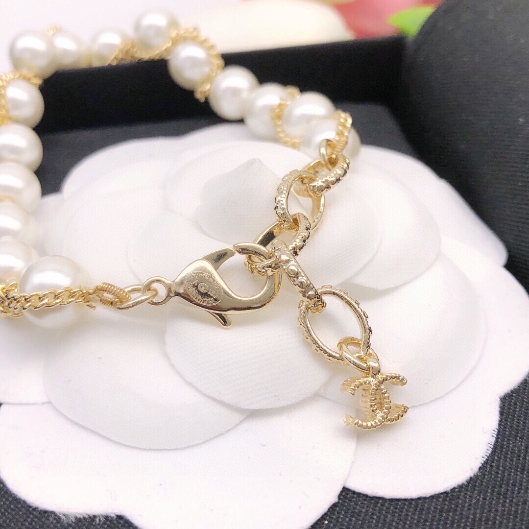 编号XSL0015
Ch*nel  小香双c缠绕链条珍珠手链    一致专柜🆕材质