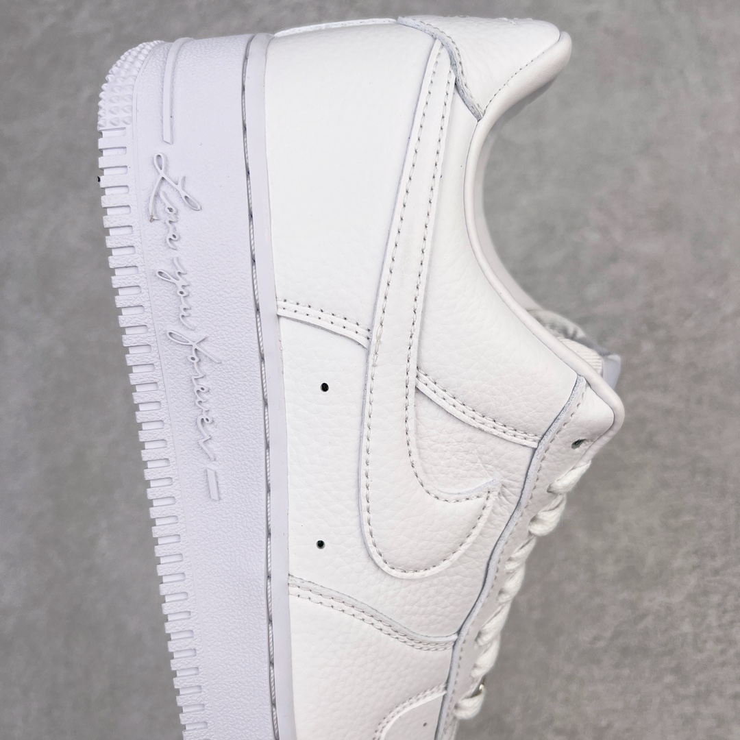 图片[7]-零售💰220 ＃G版纯原福利‼NOCTA x NK Air Force 1 Low \’07 空军一号低帮经典板鞋 Drake联名纯白 CZ8065-100 独家私模大底 头层原厂皮料 原盒原配 不规则波浪大底咬花 全鞋电脑针车 工整有序 视觉效果满分 原厂拉帮手法 标准四线 密度针距针孔大小控制到位 原装反口里网布海绵 正确卡色网眼大小 新版鞋撑改用纸团代替 原厂港宝加持完美还原灵魂版型 原盒原配从里到外百分百还原 原厂全头层原厂皮料 原标原盒 内置Sole气垫 中底白色背胶 中底划线 已经无限的接近公司 原厂楦头 原厂刺绣 后跟弧度修正 独家私模最大开发到47.5 尺码：36 36.5 37.5 38 38.5 39 40 40.5 41 42 42.5 43 44 44.5 45 46 47.5 编码：by2936020-运动鞋