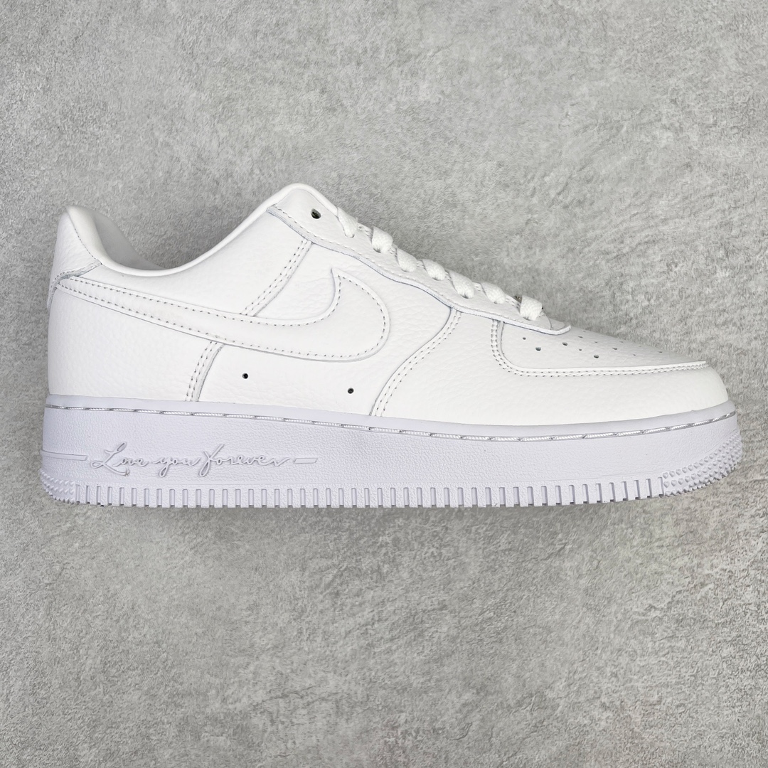 零售💰220 ＃G版纯原福利‼NOCTA x NK Air Force 1 Low \’07 空军一号低帮经典板鞋 Drake联名纯白 CZ8065-100 独家私模大底 头层原厂皮料 原盒原配 不规则波浪大底咬花 全鞋电脑针车 工整有序 视觉效果满分 原厂拉帮手法 标准四线 密度针距针孔大小控制到位 原装反口里网布海绵 正确卡色网眼大小 新版鞋撑改用纸团代替 原厂港宝加持完美还原灵魂版型 原盒原配从里到外百分百还原 原厂全头层原厂皮料 原标原盒 内置Sole气垫 中底白色背胶 中底划线 已经无限的接近公司 原厂楦头 原厂刺绣 后跟弧度修正 独家私模最大开发到47.5 尺码：36 36.5 37.5 38 38.5 39 40 40.5 41 42 42.5 43 44 44.5 45 46 47.5 编码：by2936020-运动鞋