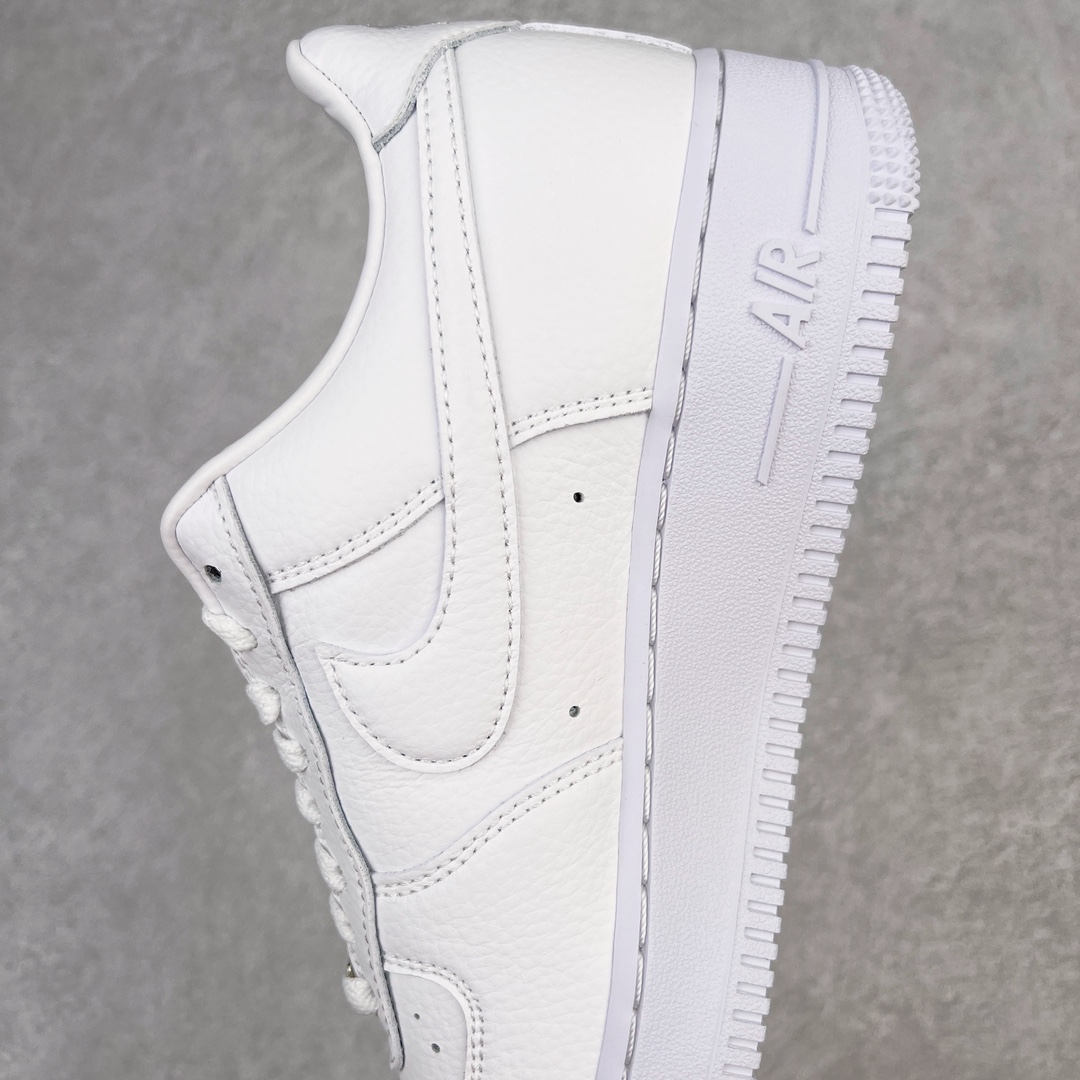 图片[8]-零售💰220 ＃G版纯原福利‼NOCTA x NK Air Force 1 Low \’07 空军一号低帮经典板鞋 Drake联名纯白 CZ8065-100 独家私模大底 头层原厂皮料 原盒原配 不规则波浪大底咬花 全鞋电脑针车 工整有序 视觉效果满分 原厂拉帮手法 标准四线 密度针距针孔大小控制到位 原装反口里网布海绵 正确卡色网眼大小 新版鞋撑改用纸团代替 原厂港宝加持完美还原灵魂版型 原盒原配从里到外百分百还原 原厂全头层原厂皮料 原标原盒 内置Sole气垫 中底白色背胶 中底划线 已经无限的接近公司 原厂楦头 原厂刺绣 后跟弧度修正 独家私模最大开发到47.5 尺码：36 36.5 37.5 38 38.5 39 40 40.5 41 42 42.5 43 44 44.5 45 46 47.5 编码：by2936020-运动鞋