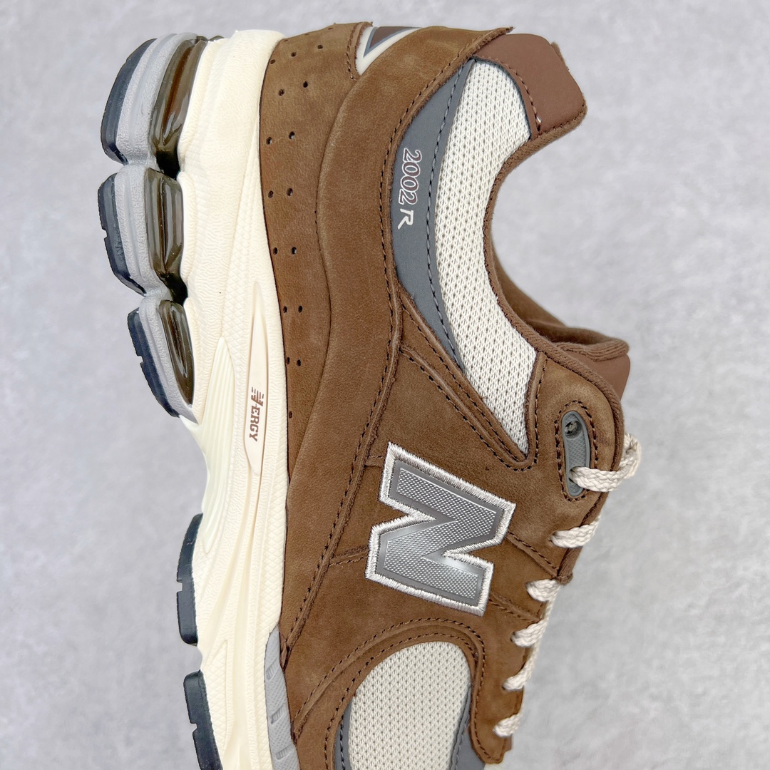 图片[6]-💰240 ＃M纯原 新百伦NB New Balance M2002RHS 棕灰 全套原楦原纸板原厂数据开发 原厂网纱 原装进口翻毛皮料正确绒感卡色 正确中底拉帮中底网布细节 一比一手工擦旧效果 冲裁组合 匠心打造 耗时两个月开发完成 工艺极其复杂难度可想而知 新开独立私模大底 全网唯一正确做旧组合大底 高端零售专供产物 尺码：36 37 37.5 38 38.5 39.5 40 40.5 41.5 42 42.5 43 44 44.5 45 45.5 46.5 47 编码：by3936010-运动鞋