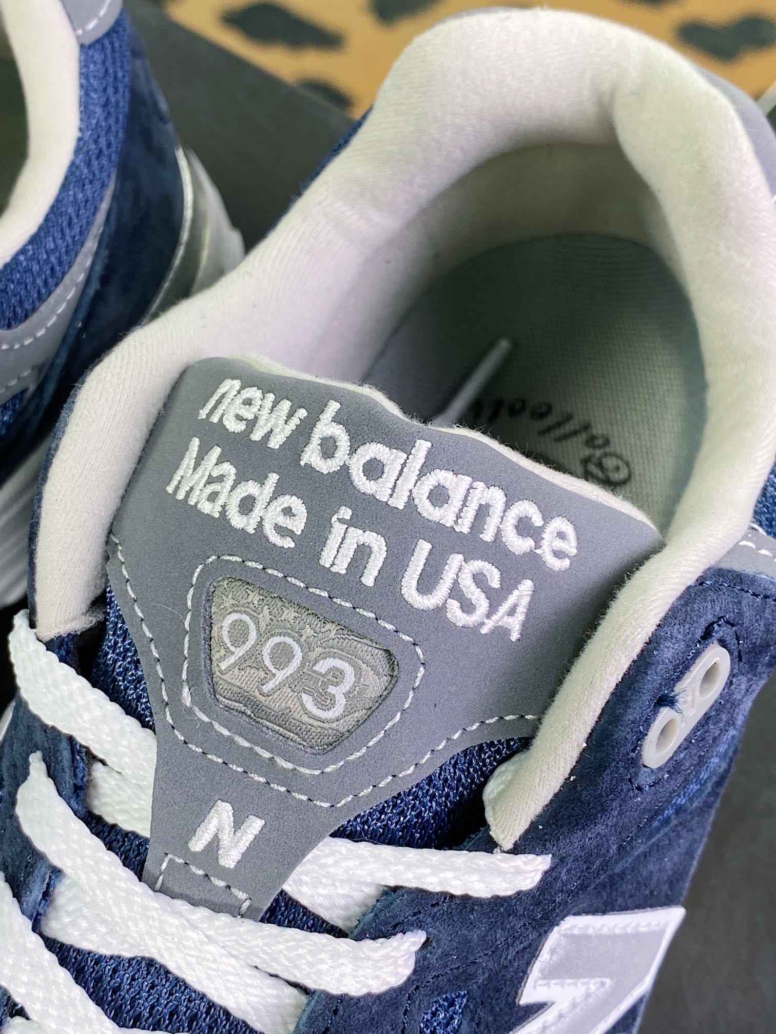 300 New Balance Made in USA MR993系列美产血统跑步鞋“海军蓝灰银”MR993NV