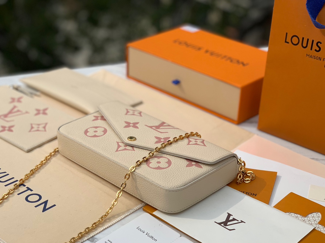 🌼 m82047尺寸21×12×3cm香港贸易公司出，Lv三合一牛奶草莓链条包，粉白配色小包，🌼Pink