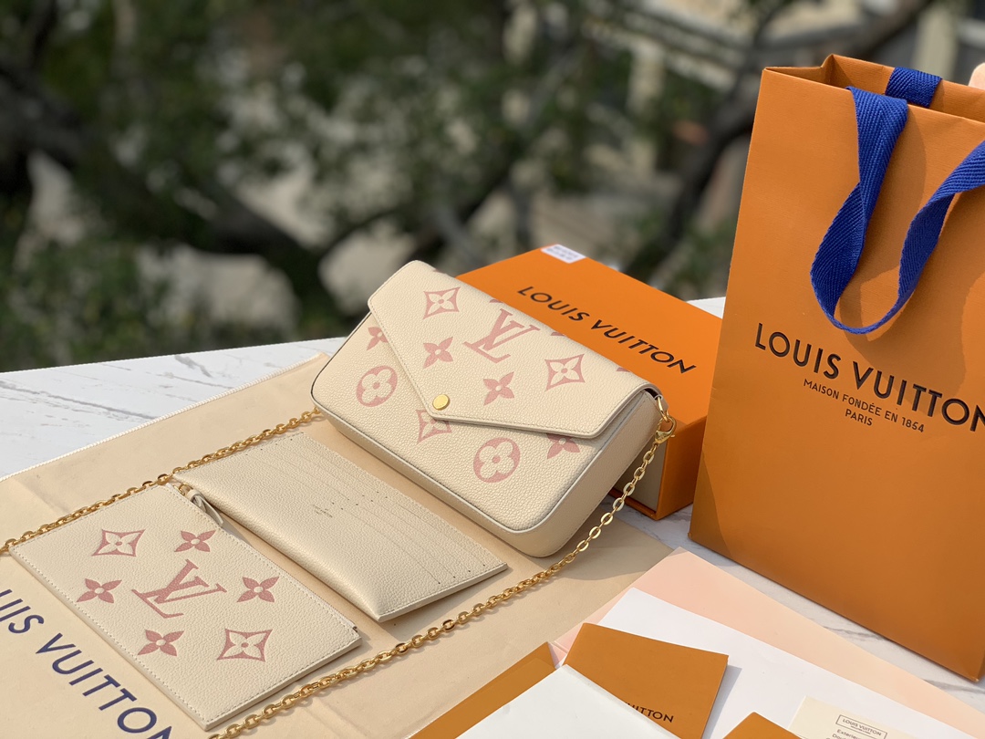 🌼 m82047尺寸21×12×3cm香港贸易公司出，Lv三合一牛奶草莓链条包，粉白配色小包，🌼Pink