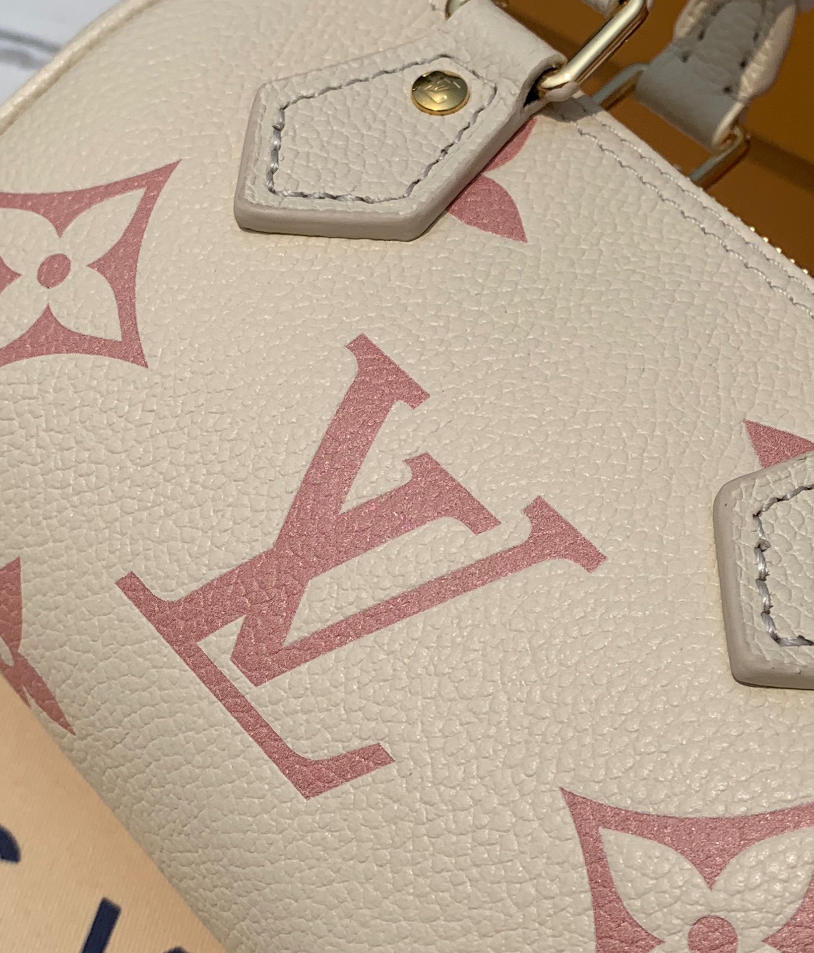 🌼 m81913尺寸16×11×9cmLv nano s🌼Peedy 2023早春新款来了，炒鸡火爆🔥柜