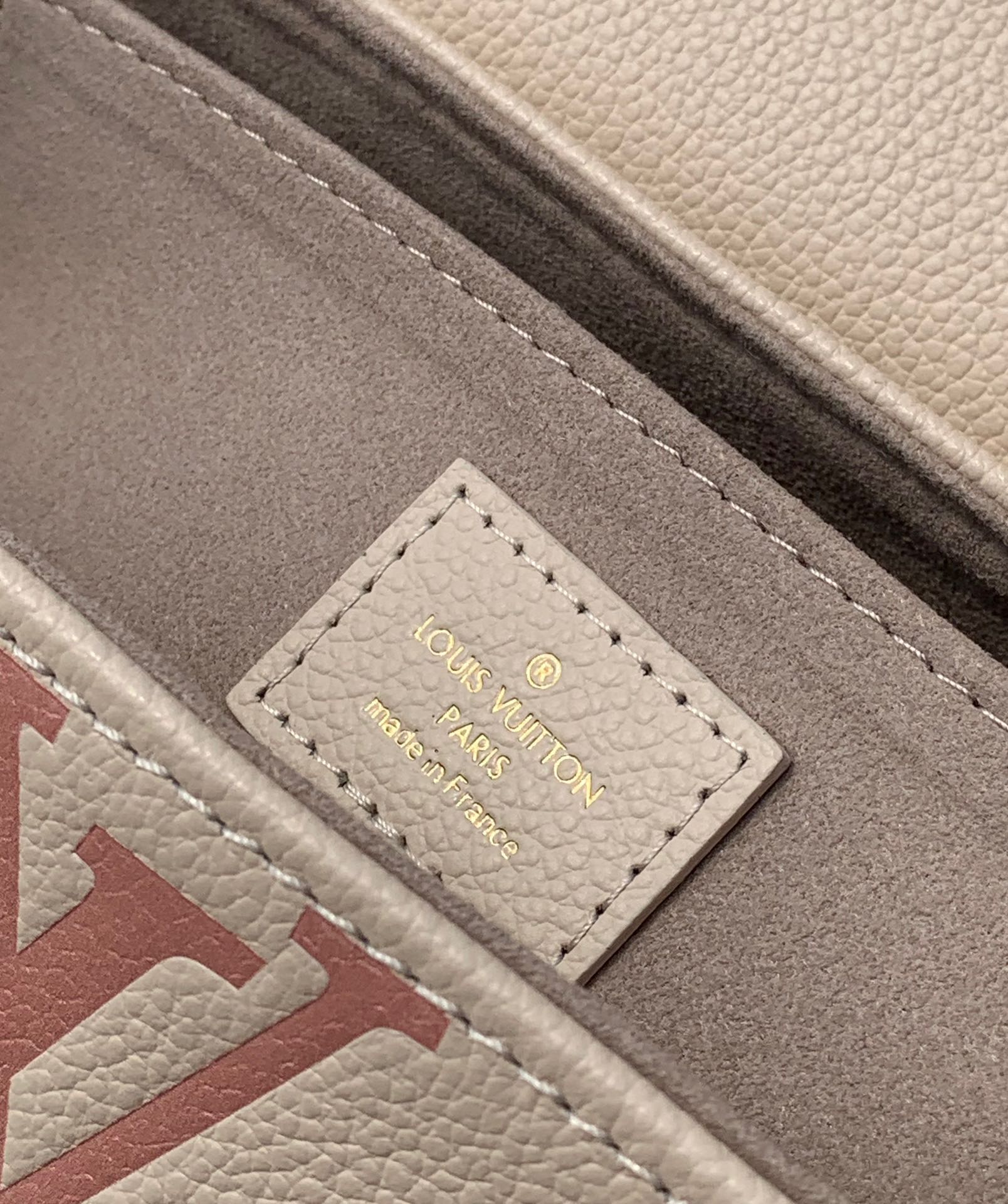 🌼 m46393尺寸24 ×14 ×9 cm真正的原厂原装货！草莓奶白色favorite尤其热销，辣妹必