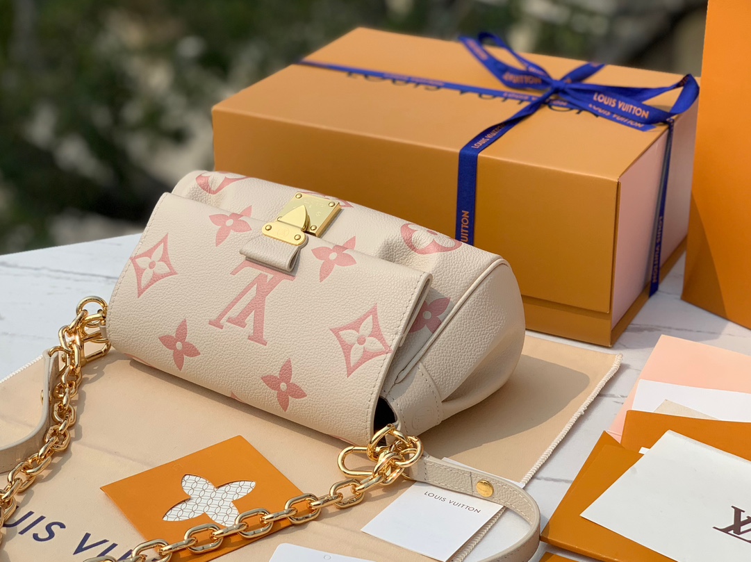 🌼 m46393尺寸24 ×14 ×9 cm真正的原厂原装货！草莓奶白色favorite尤其热销，辣妹必