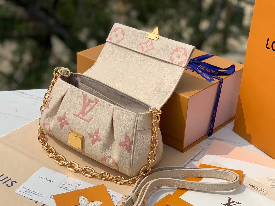 🌼 m46393尺寸24 ×14 ×9 cm真正的原厂原装货！草莓奶白色favorite尤其热销，辣妹必