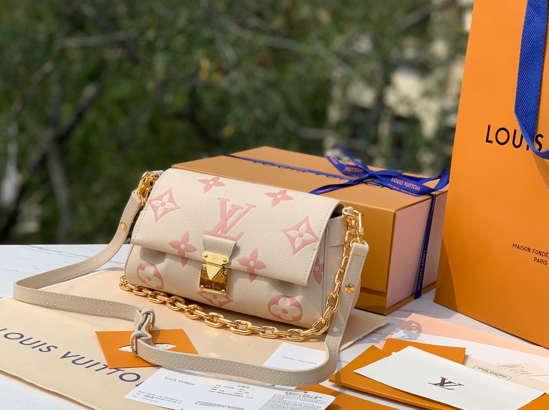 🌼 m46393尺寸24 ×14 ×9 cm真正的原厂原装货！草莓奶白色favorite尤其热销，辣妹必