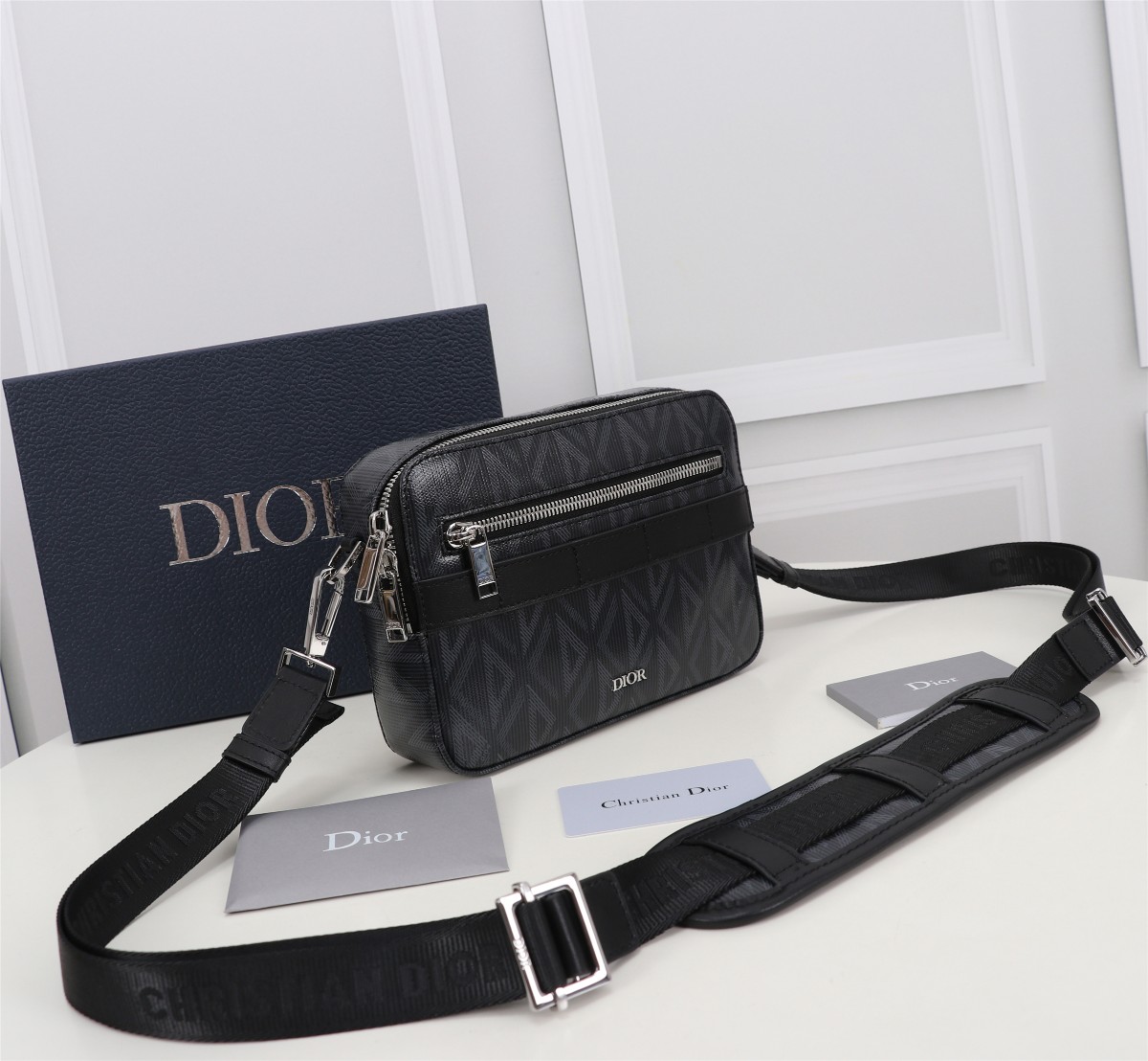 迪奥Dior顶级进口原厂牛皮相机邮差包型号1ESPO206黑色ObliqueGalaxy印花牛皮革Obl