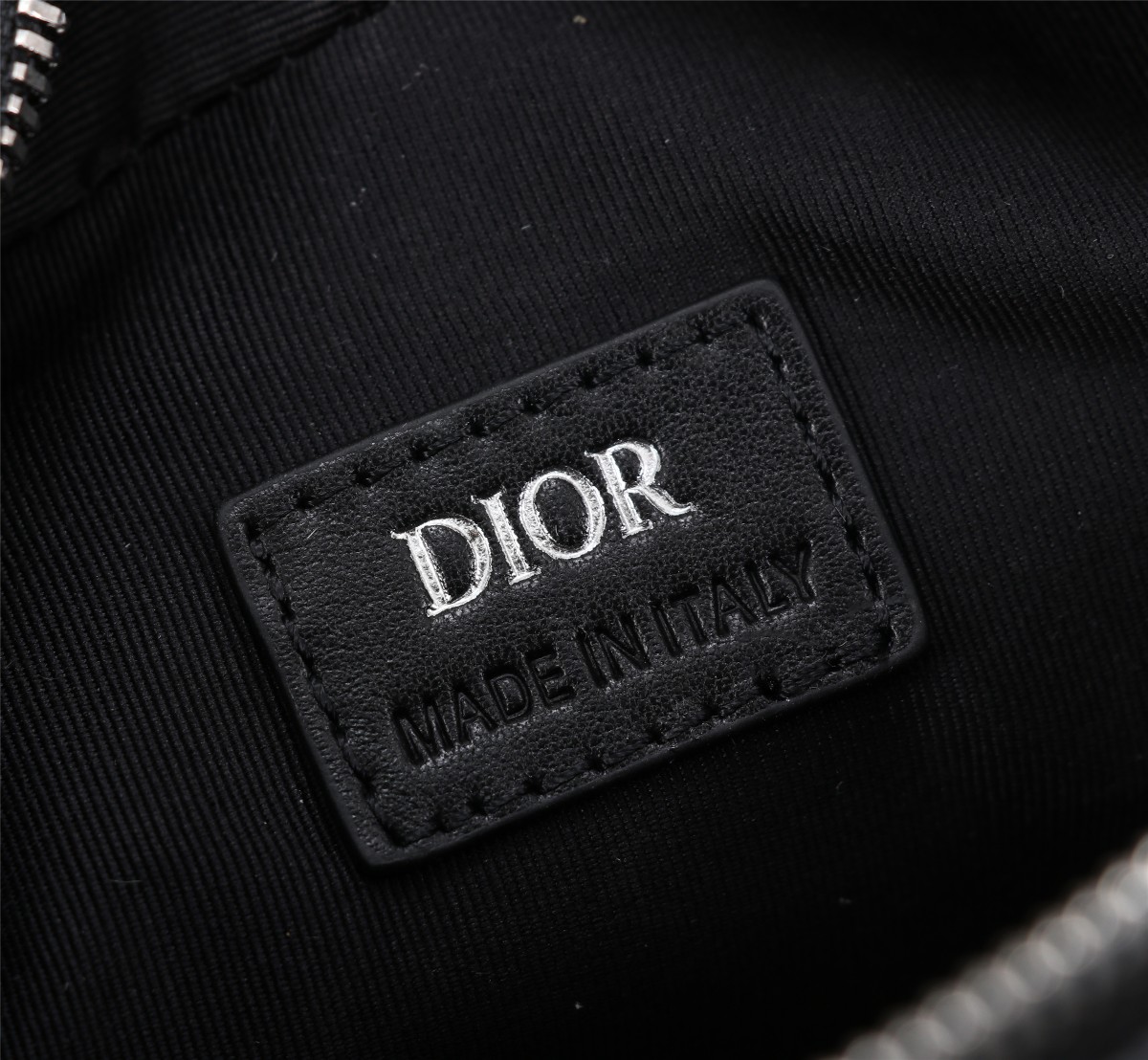 迪奥Dior顶级进口原厂牛皮相机邮差包型号1ESPO206黑色ObliqueGalaxy印花牛皮革Obl