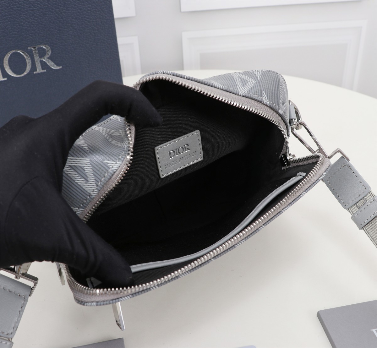迪奥Dior顶级进口原厂牛皮相机邮差包型号1ESPO206灰色ObliqueGalaxy印花牛皮革Obl