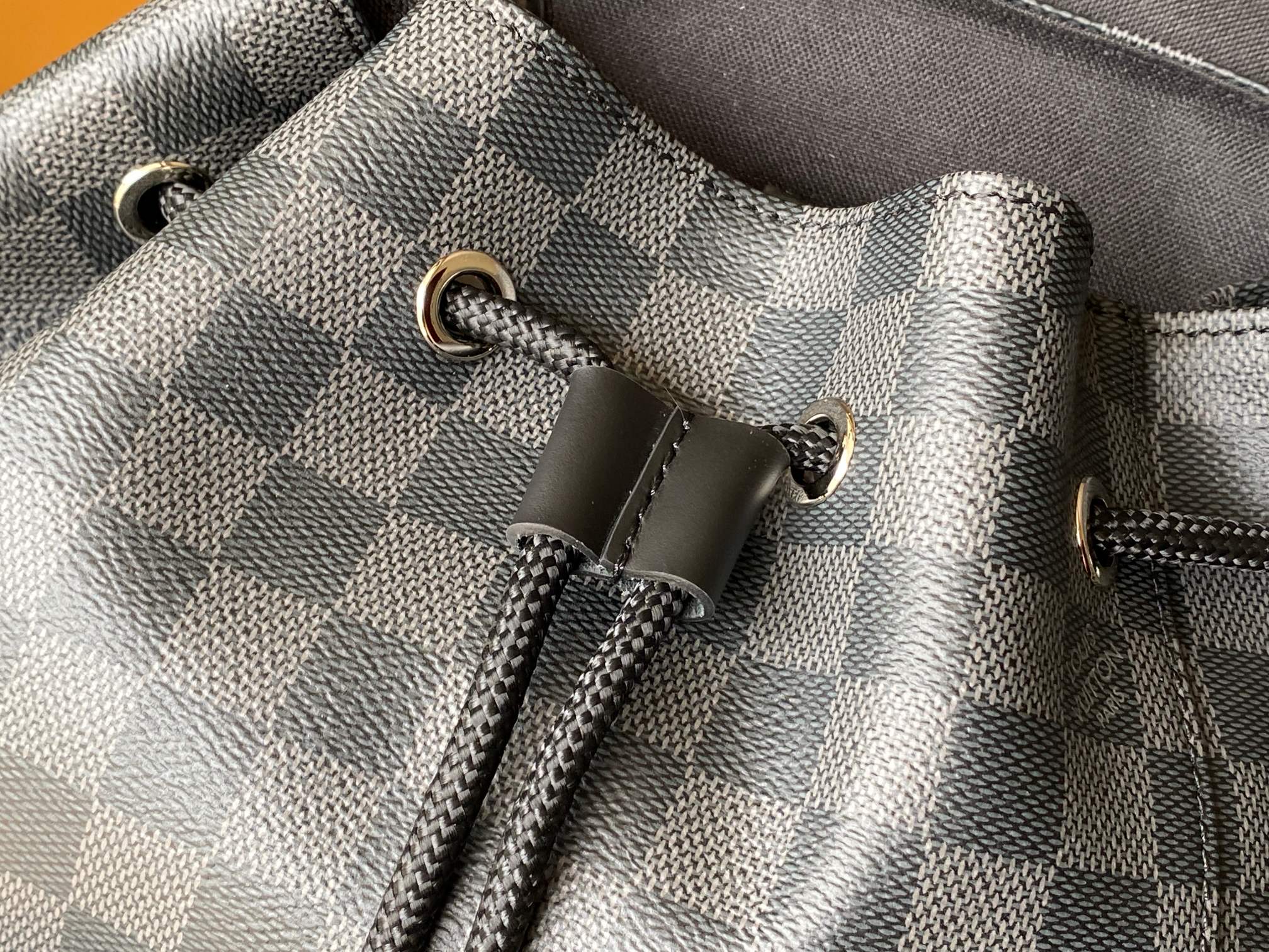 NO:212816,Black chessboard men's mountaineering backpack model N41379 black christoher small backpack more details...,LV [top original list],louis vuitton,backpacks19860909黑色棋盘格男士登山背包型号N41379黑格Christoher 小号双肩包更多细节……,LV【顶级原单】,louis vuitton,backpacks,Bag