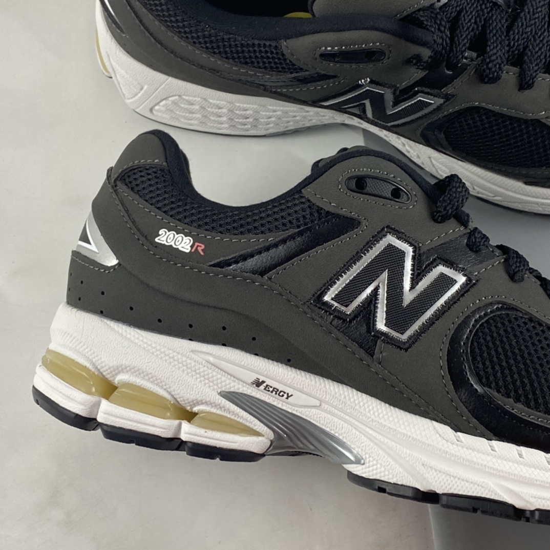 P180  New Balance  ML2002系列复古老爹风慢跑鞋“磨砂炭黑银”M2002RB