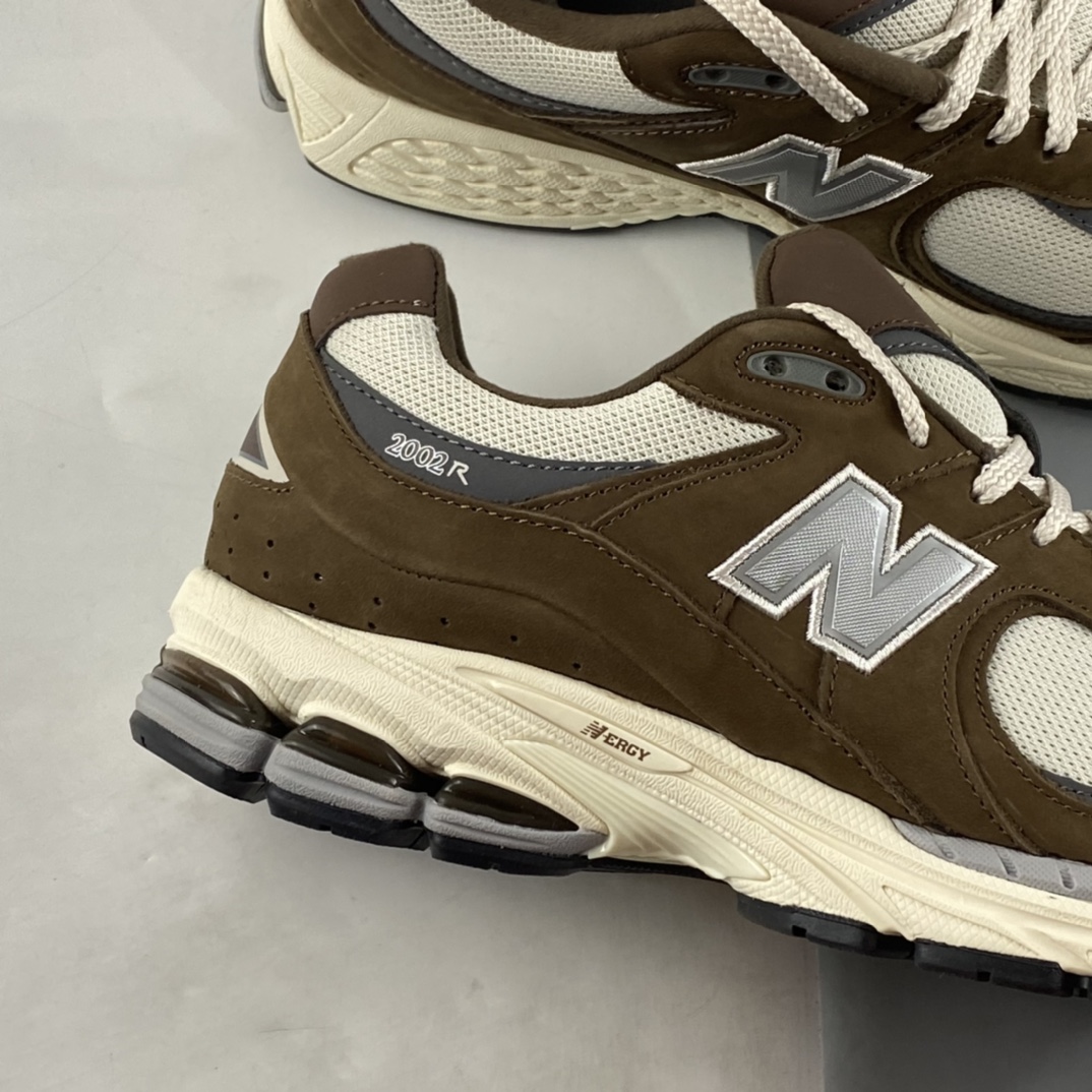 P260  New Balance 2002系列 复古休闲跑步鞋 M2002RHS