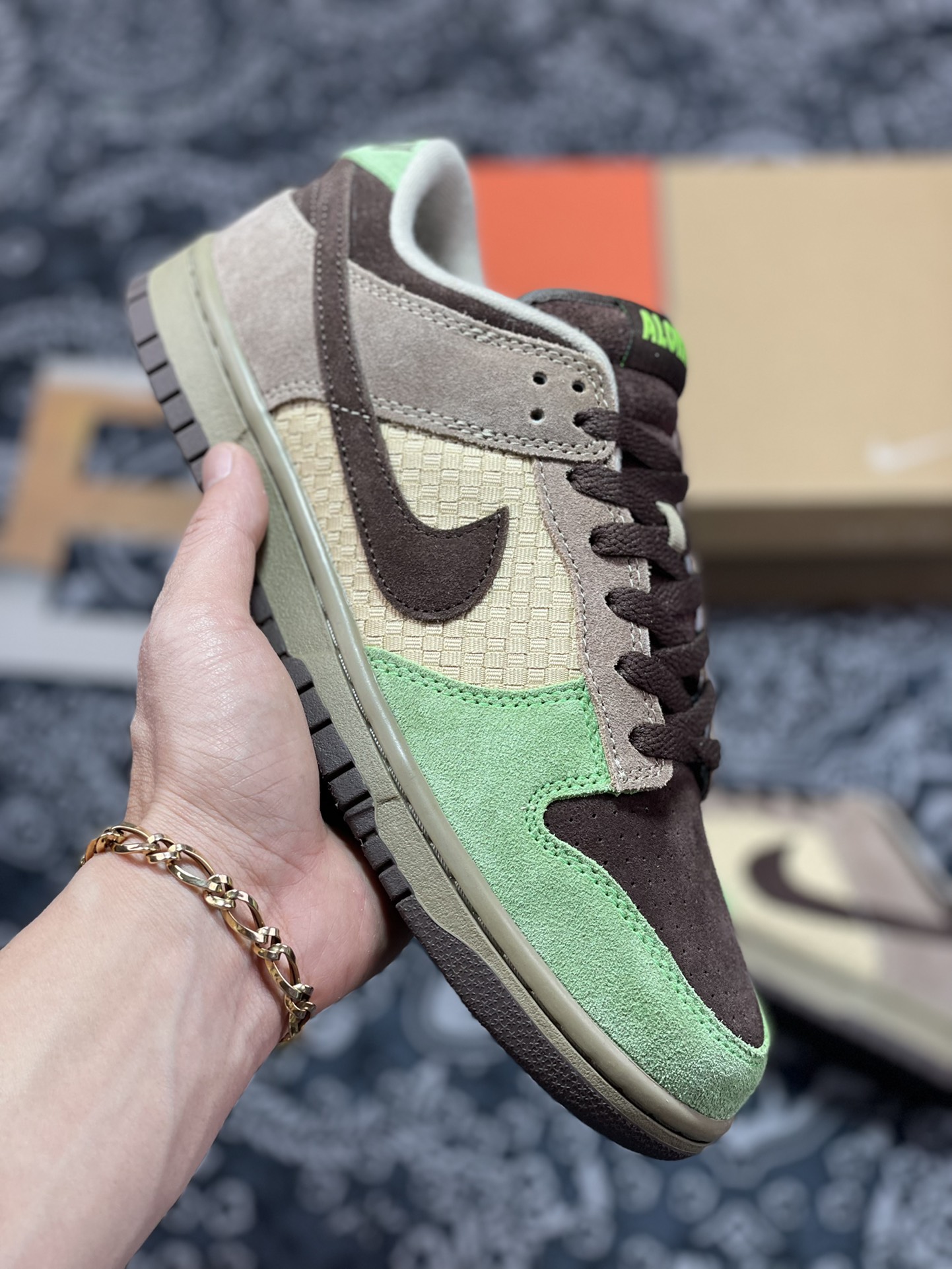 260  Kickshawaii x Nike SB Dunk Low”Aloha”扣篮系列低帮休板鞋“夏威夷绿棕卡其”310661-221