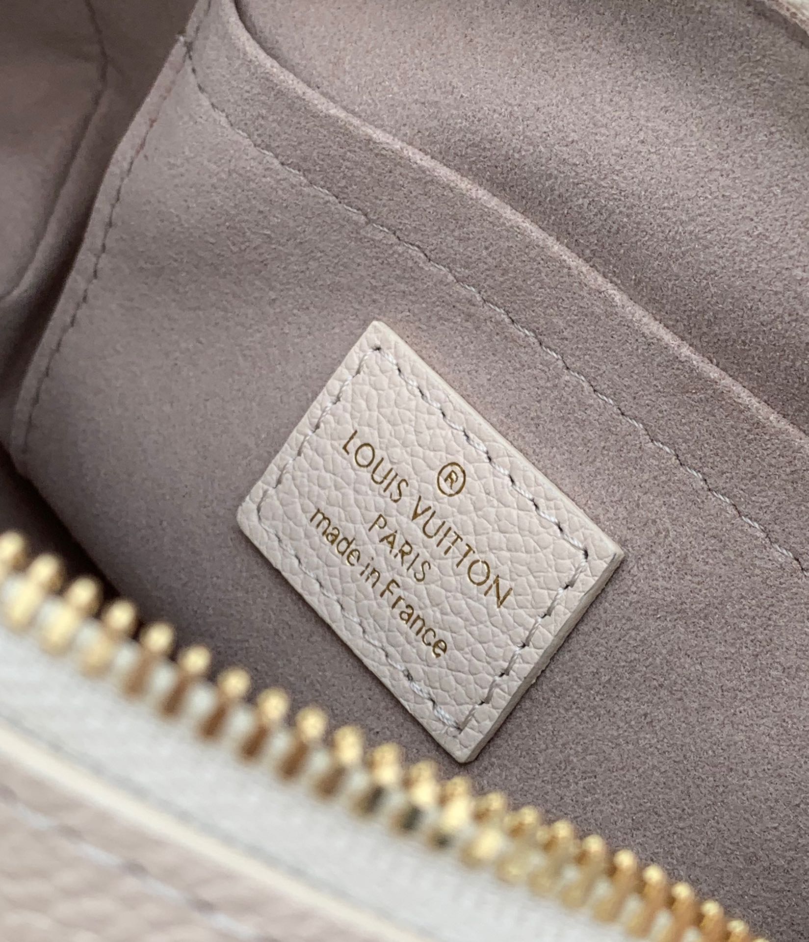 🌼 m46397尺寸 20.5×13.5×13cmLv 23年爆款草莓牛奶色的s🌼Peedy 20 枕头