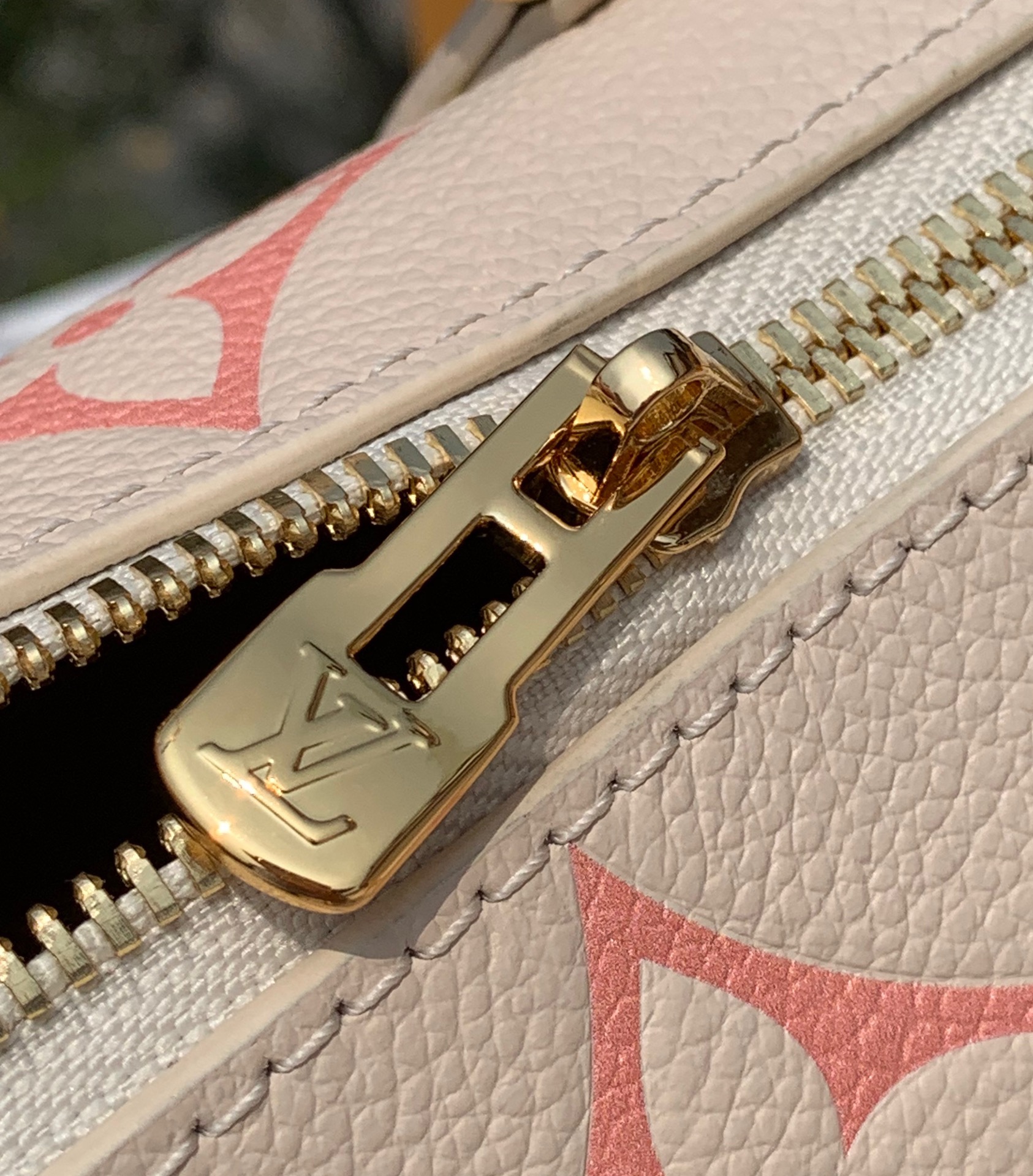 🌼 m46397尺寸 20.5×13.5×13cmLv 23年爆款草莓牛奶色的s🌼Peedy 20 枕头