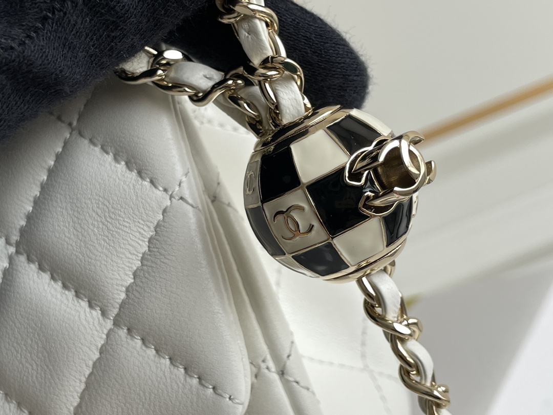 🌼现货 白金版▪️正品级 包装如图𝗖𝗵𝗮𝗻𝗲𝟭 𝟮𝟯𝗰早春系列🌿珐琅黑白格球 𝐌𝐢𝐧𝐢方胖子白色23𝑐早