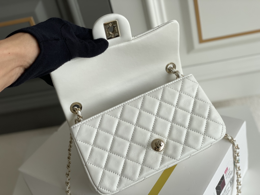 🌼现货 白金版▪️正品级 包装如图𝗖𝗵𝗮𝗻𝗲𝟭 𝟮𝟯𝗰早春系列🌿珐琅黑白格球 𝐌𝐢𝐧𝐢方胖子白色23𝑐早