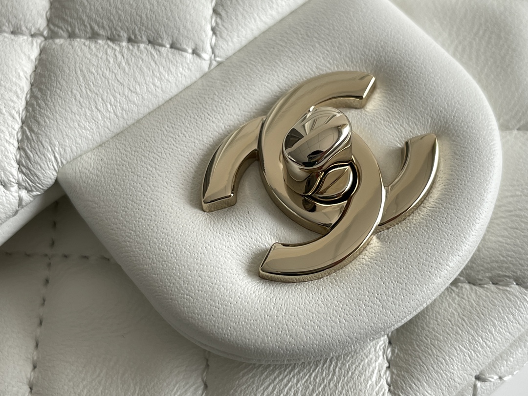 🌼现货 白金版▪️正品级 包装如图𝗖𝗵𝗮𝗻𝗲𝟭 𝟮𝟯𝗰早春系列🌿珐琅黑白格球 𝐌𝐢𝐧𝐢方胖子白色23𝑐早