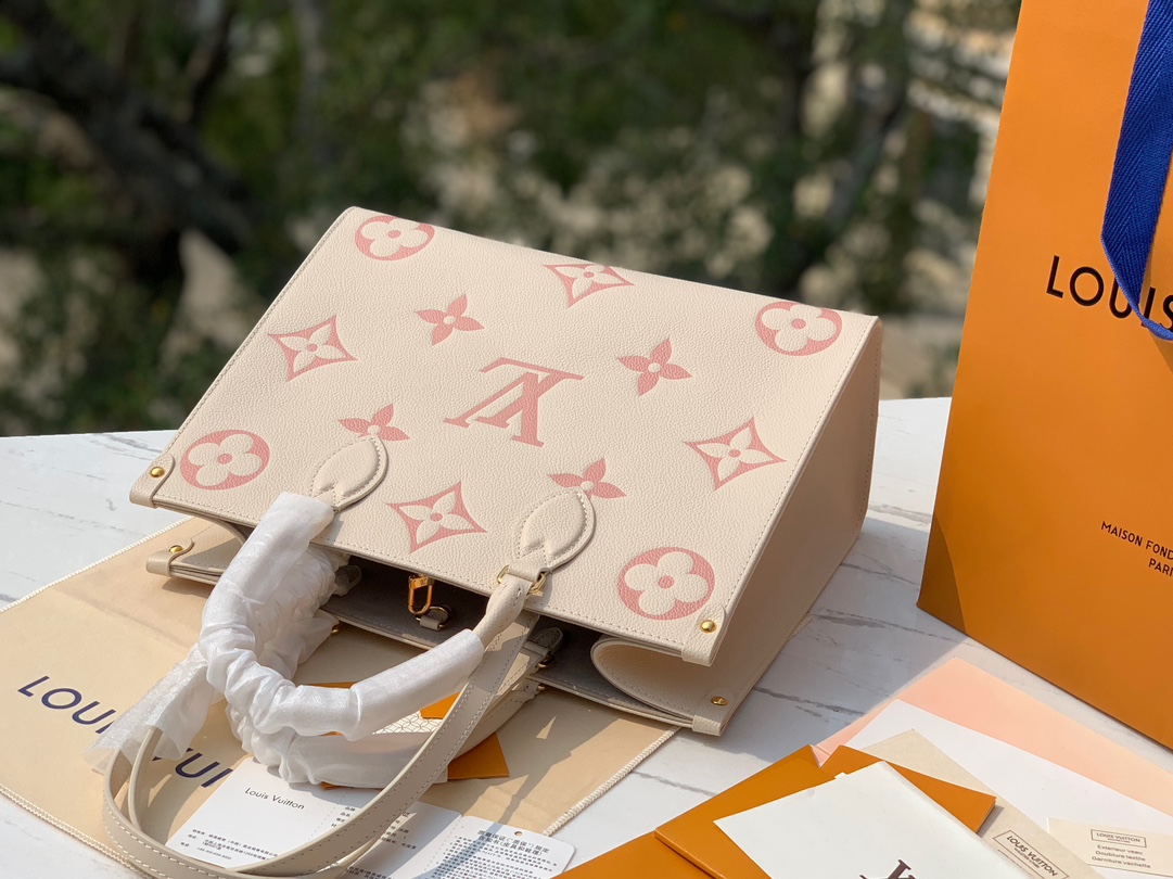 🌼 m21575尺寸34×15×27cmLv2023新款中号Onthego 奶油草莓系列手袋，一眼就爱上