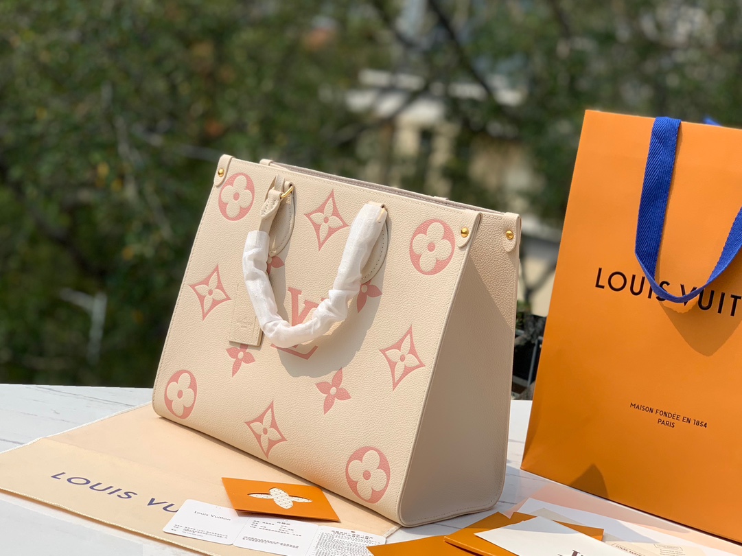 🌼 m21575尺寸34×15×27cmLv2023新款中号Onthego 奶油草莓系列手袋，一眼就爱上