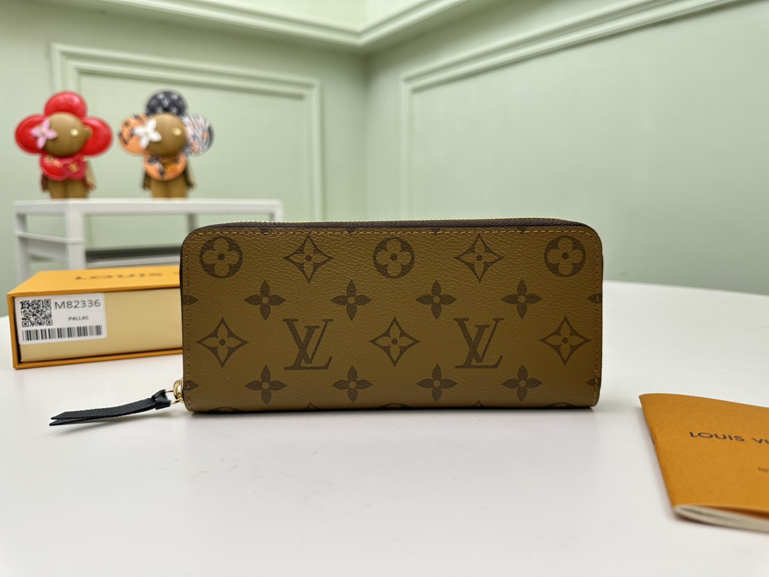 NO:671756,[Top original order] M82336 yellow flower Clémence wallet is a model of the organic integration of rich practical functions and elegant compact design. It is cut from the iconic Monogram canvas fabric, and the bright leather zipper and lining exude a soft and lively atmosphere. Size: 20x9x2cm,, LV wallet, louis vuitton, wallets19860909【顶级原单】M82336黄花 Clémence 钱夹是丰富实用功能与优雅小巧设计有机融合的典范.由标志性 Monogram 帆布面料裁制而成,色泽鲜亮的皮革拉链与内衬散发出柔美而活泼的气息.尺寸:20x9x2cm,,LV钱包,louis vuitton,wallets,欧美剧