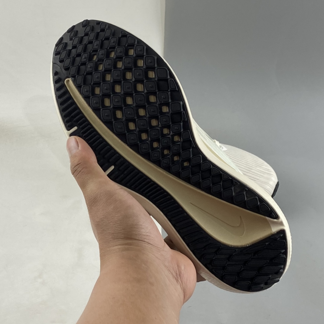 P160 Nike Zoom Winflo 9 登月新款运动休闲缓震跑步鞋 DV9121-011
