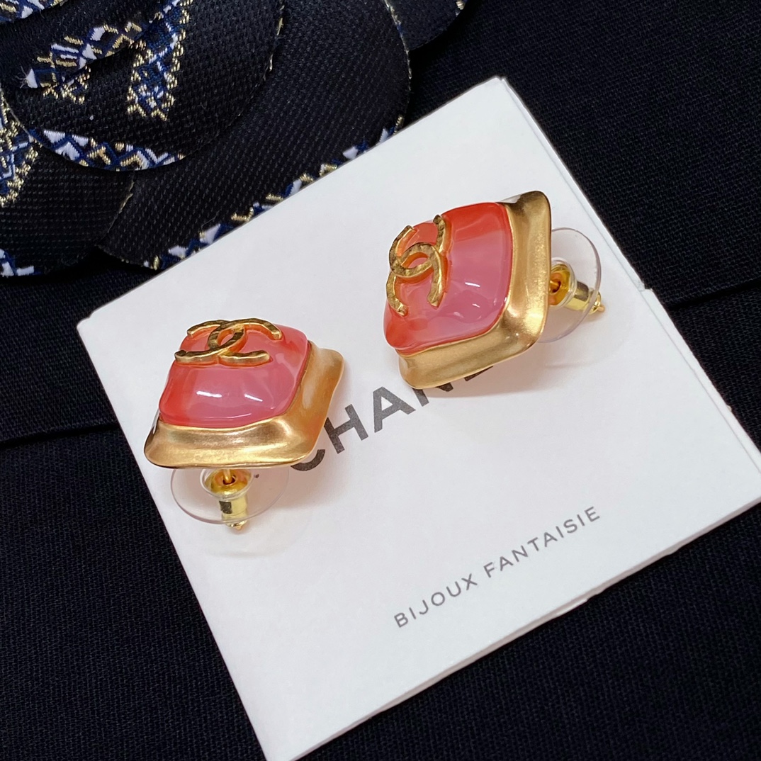  高品质 细节如图【我们出品】专柜🆕 4100，最爱的Vintage😍遇到绝对不能错过❗️【香 粉色方糖