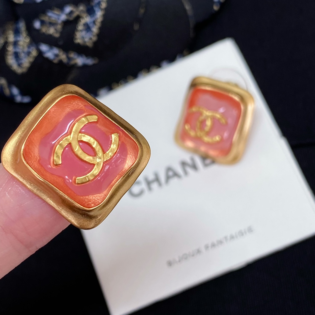  高品质 细节如图【我们出品】专柜🆕 4100，最爱的Vintage😍遇到绝对不能错过❗️【香 粉色方糖