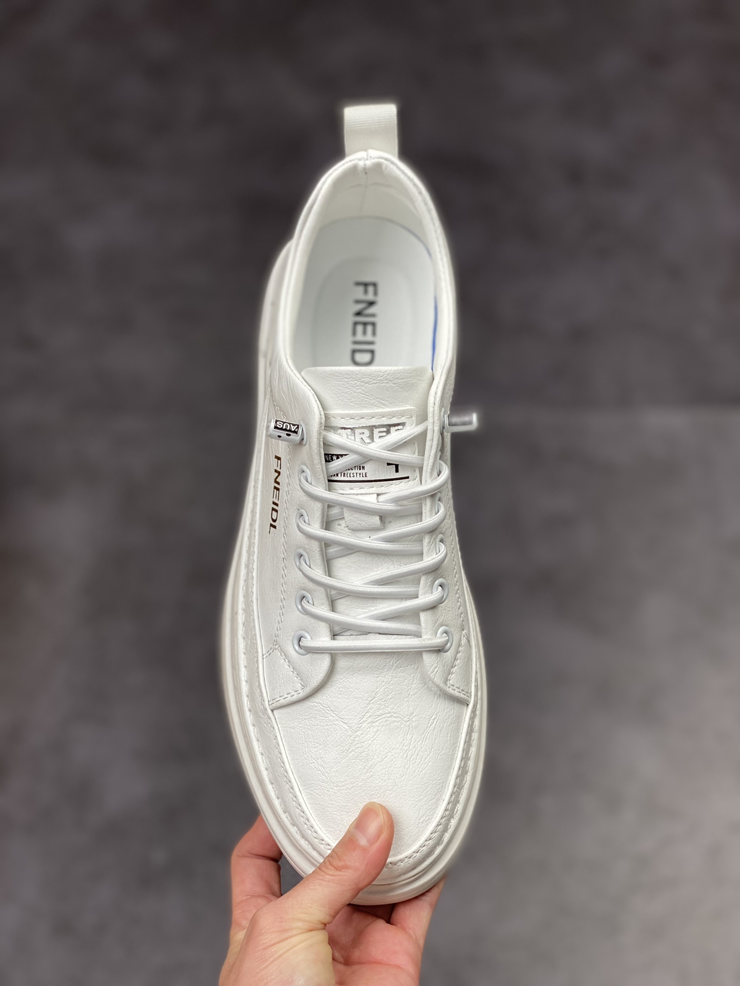 Overseas version of FENDI Fendi trendy low-cut casual sneakers series