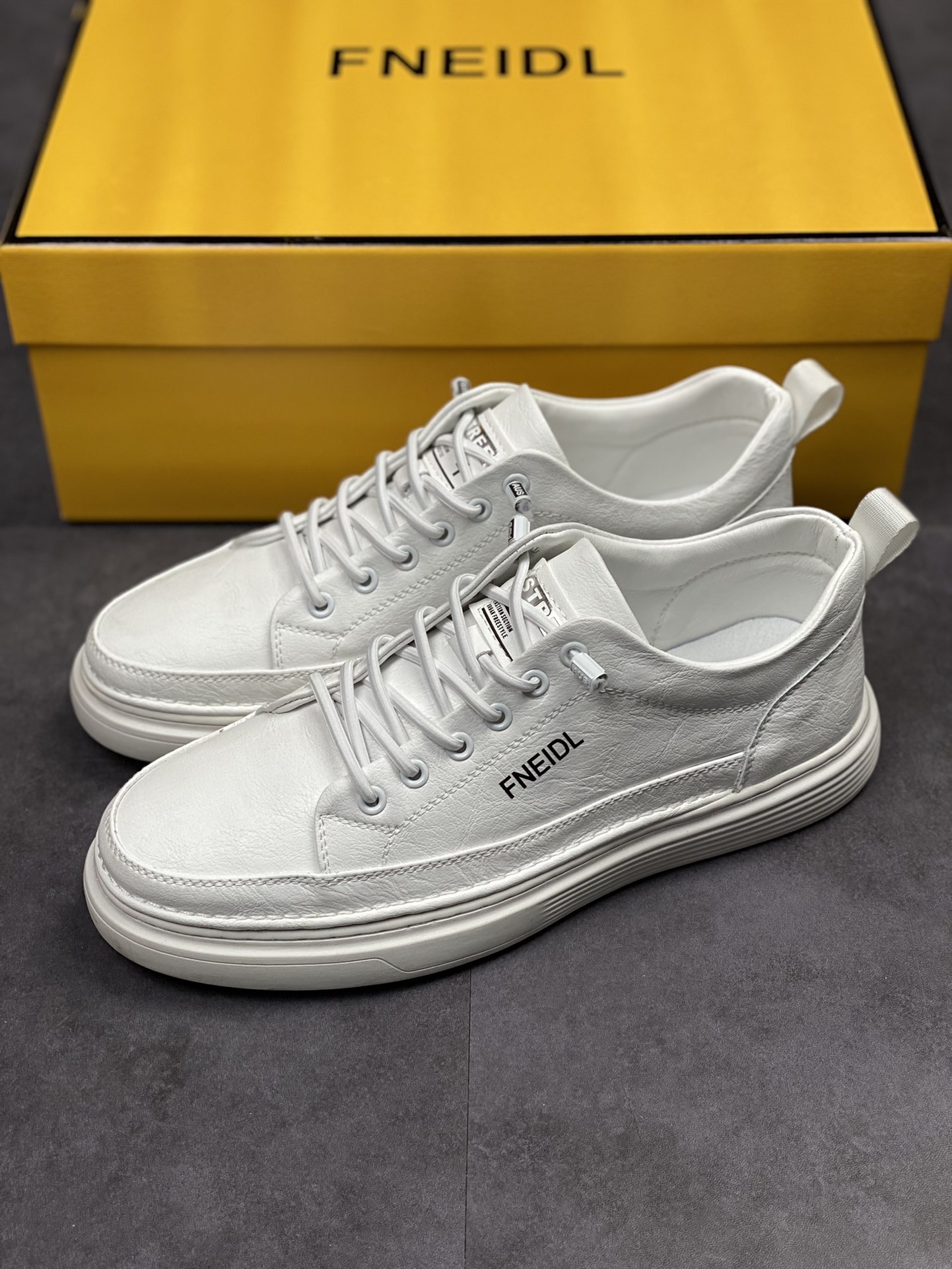 Overseas version of FENDI Fendi trendy low-cut casual sneakers series