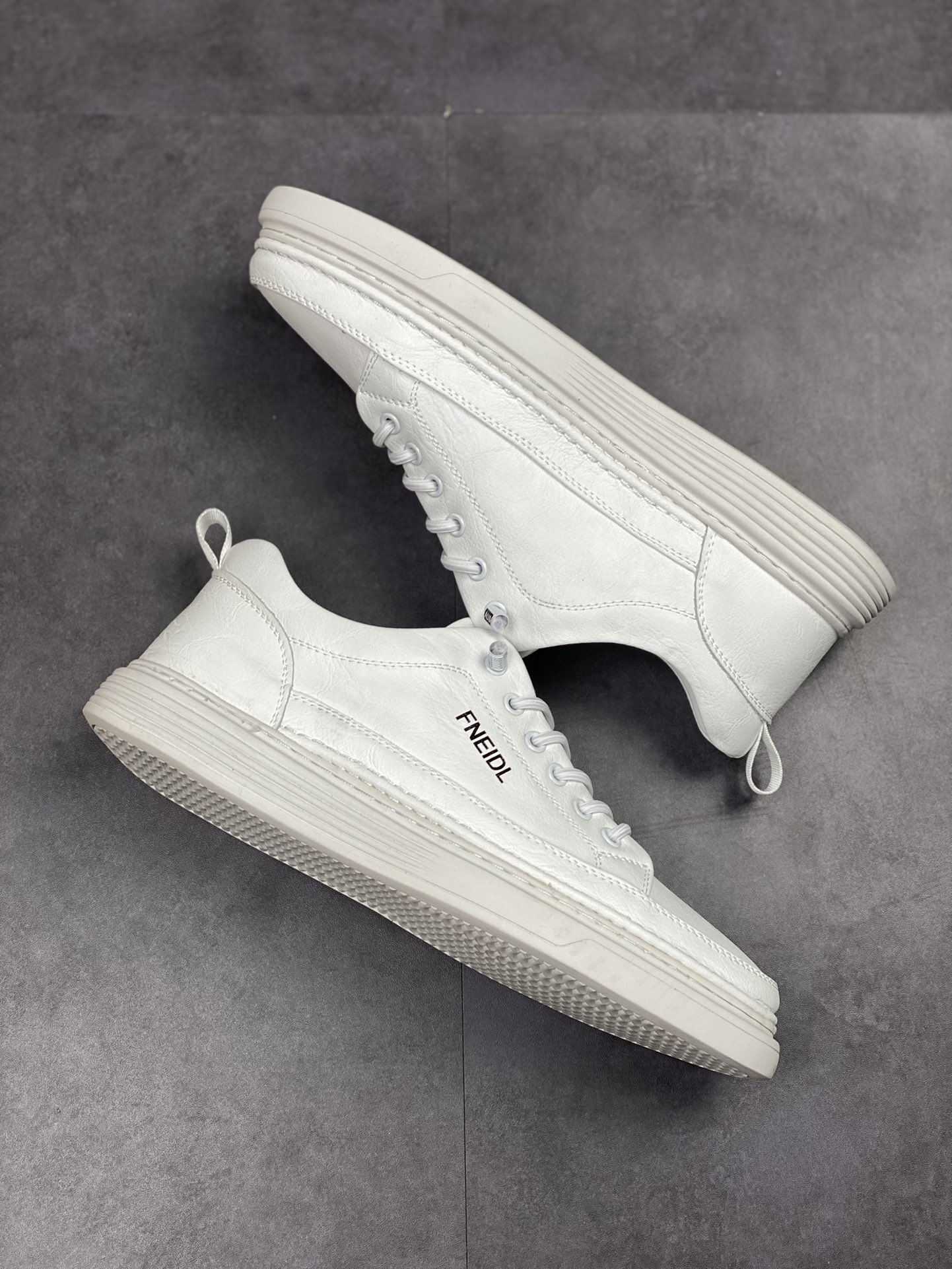 Overseas version of FENDI Fendi trendy low-cut casual sneakers series