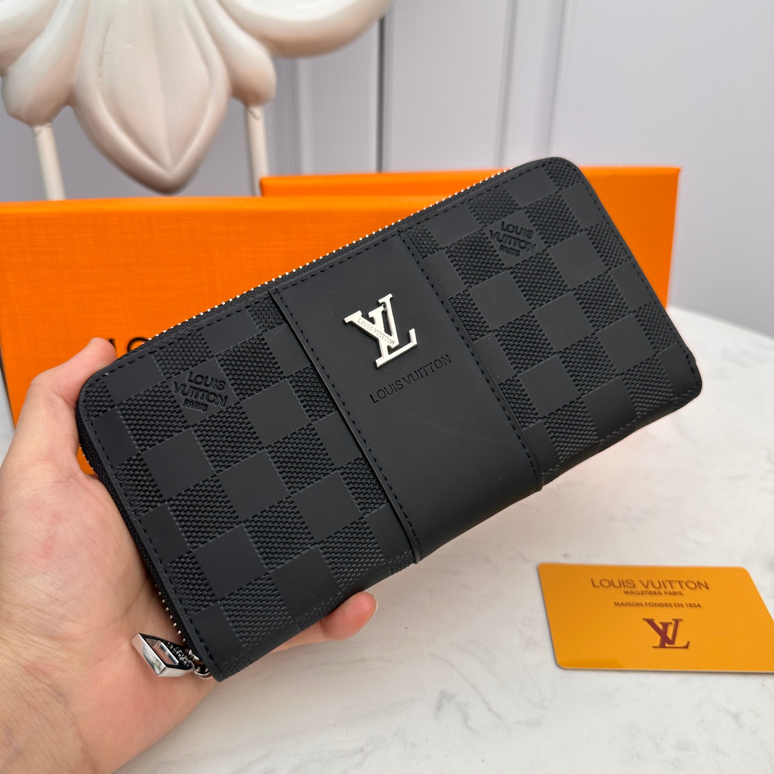 Louis Vuitton Wallet Black Cowhide Fashion