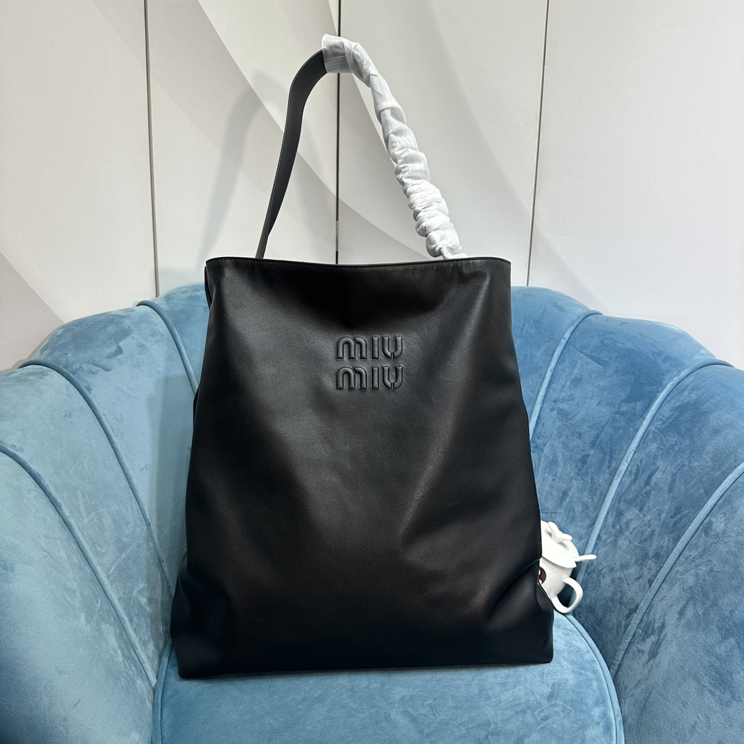 CM 🍒 5BC117: Miumiu Nouveau produit Big Hobo Modèle, utilisez du cuir de mollet importé, lisse et délicat et doux, à l’intérieur de la doublure en nylon recyclé Re-Dylon, ce sac est cool, les éléments de fusion pour hommes et femmes, la paresse décontractée, naturel gratuit et facile gratuit, Plein de personnalité, sucré et sel, la grande capacité est toujours légère, simple mais pas simple, les principaux combats de mode sont presque un, taille: 40x46x12cm