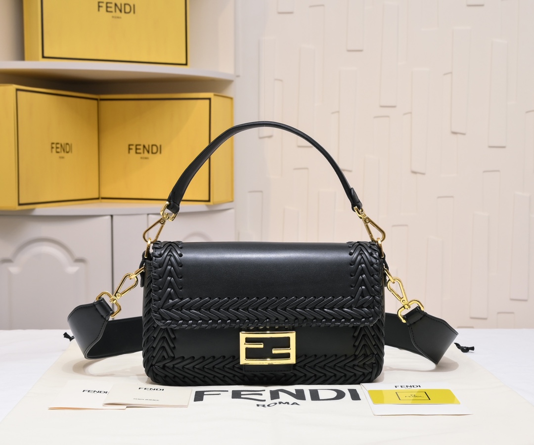 Fendi Sacs À Main Or Tissé Peau de mouton Série printemps Baguette longue