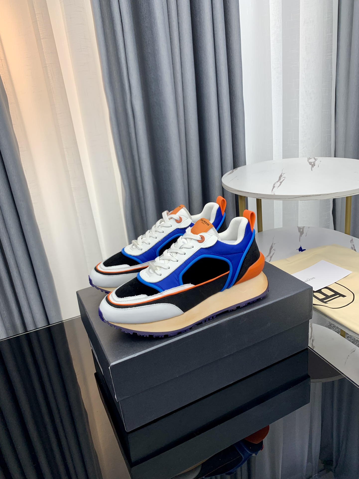 Balmain’s Latest Explosion: 825 Golden Tablets of Luxe Leisure Shoes Circulate Worldwide - 图片 3
