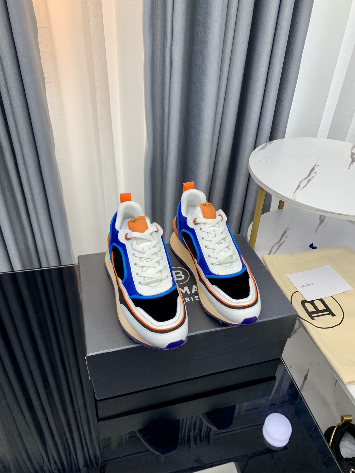 Balmain’s Latest Explosion: 825 Golden Tablets of Luxe Leisure Shoes Circulate Worldwide - 图片 5