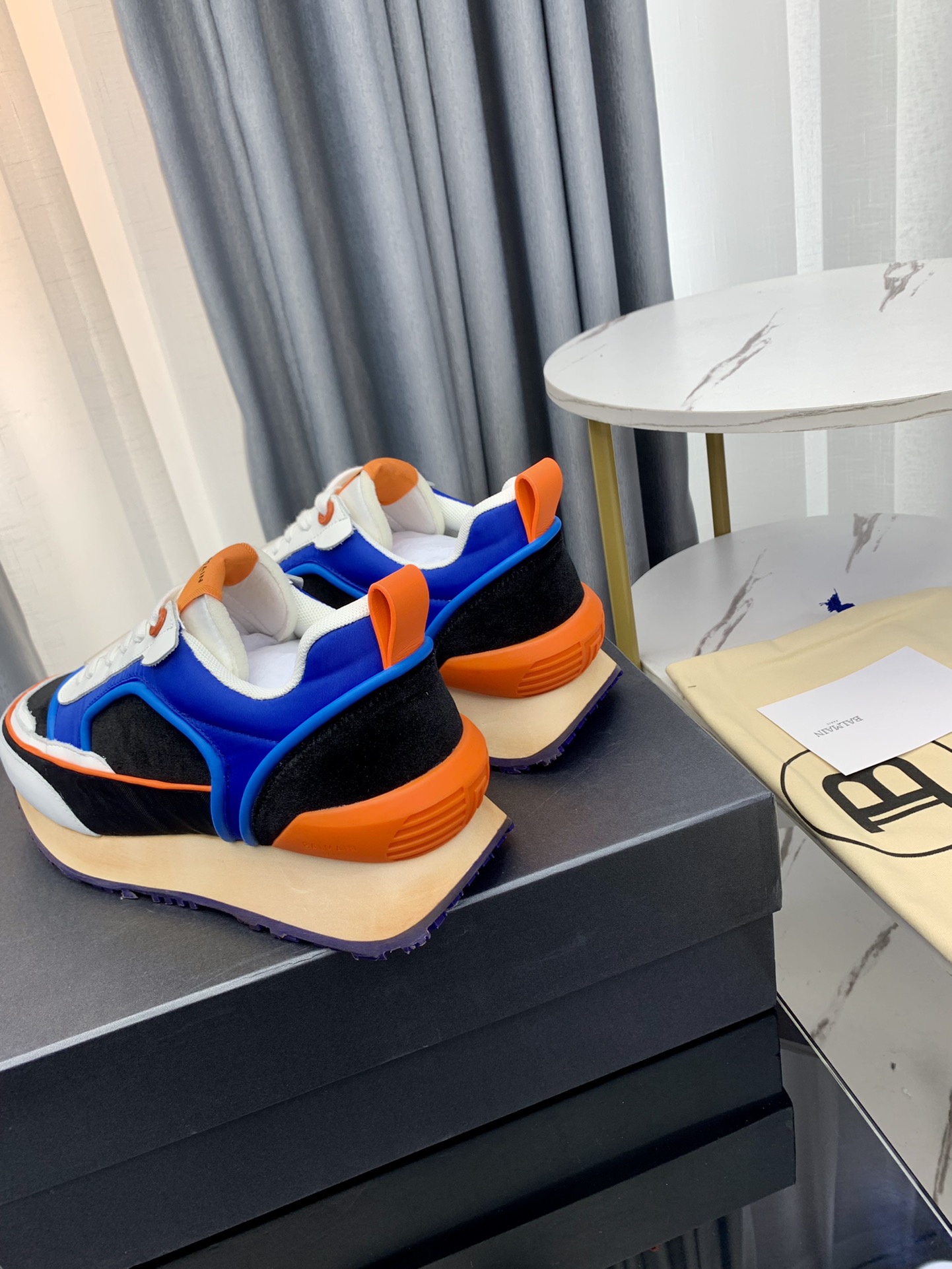 Balmain’s Latest Explosion: 825 Golden Tablets of Luxe Leisure Shoes Circulate Worldwide - 图片 6